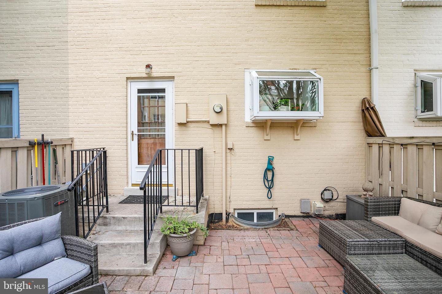 3818 KING ST, ALEXANDRIA, Virginia 22302, 3 Bedrooms Bedrooms, ,2 BathroomsBathrooms,Residential,For sale,3818 KING ST,VAAX2050294 MLS # VAAX2050294