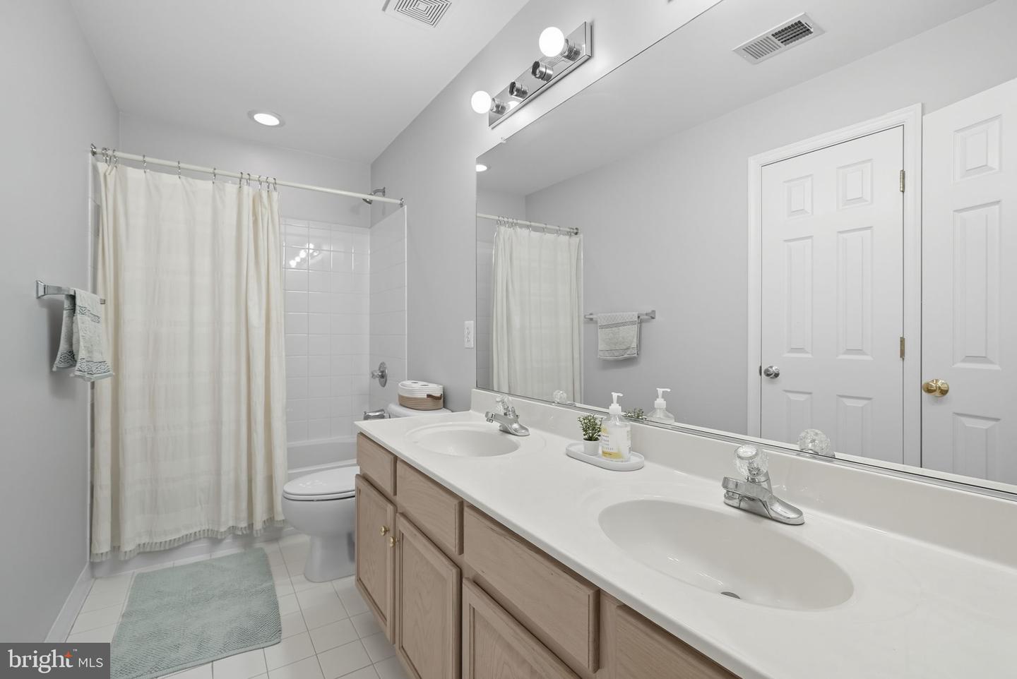 2119 CALLAO CT, WOODBRIDGE, Virginia 22191, 3 Bedrooms Bedrooms, ,3 BathroomsBathrooms,Residential,For sale,2119 CALLAO CT,VAPW2104970 MLS # VAPW2104970