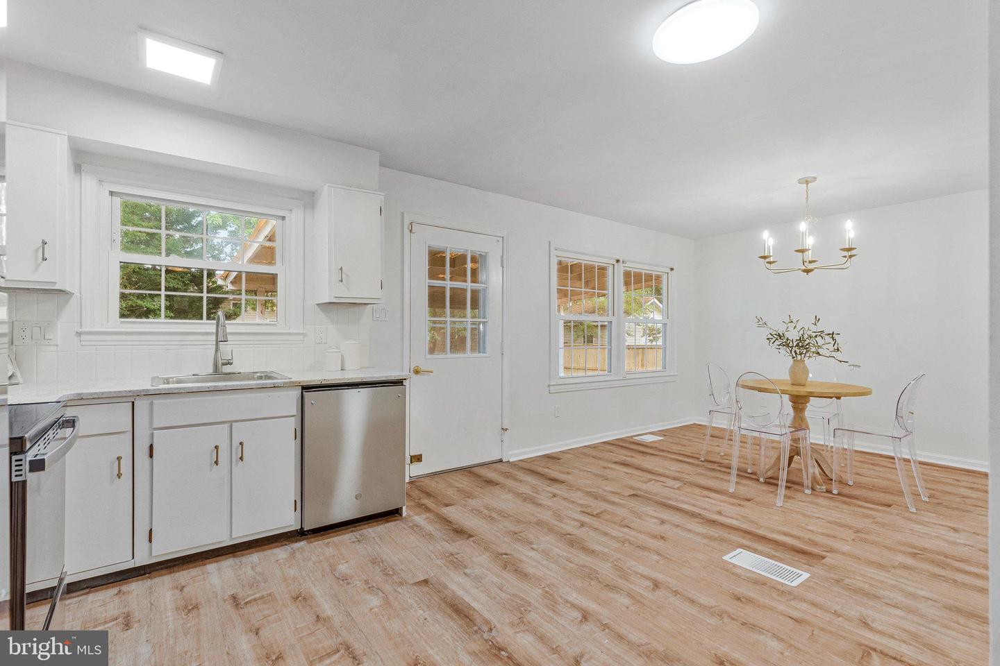 724 N AMELIA ST, STERLING, Virginia 20164, 3 Bedrooms Bedrooms, 6 Rooms Rooms,3 BathroomsBathrooms,Residential,For sale,724 N AMELIA ST,VALO2107828 MLS # VALO2107828