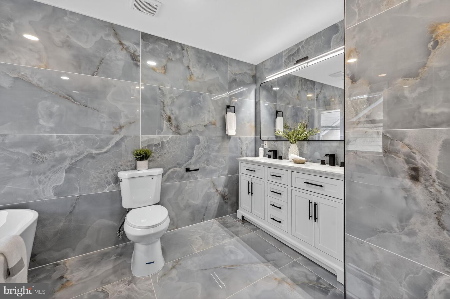 1006 DOUGLAS ST NE, WASHINGTON, District Of Columbia 20018, 5 Bedrooms Bedrooms, ,4 BathroomsBathrooms,Residential,For sale,1006 DOUGLAS ST NE,DCDC2224804 MLS # DCDC2224804