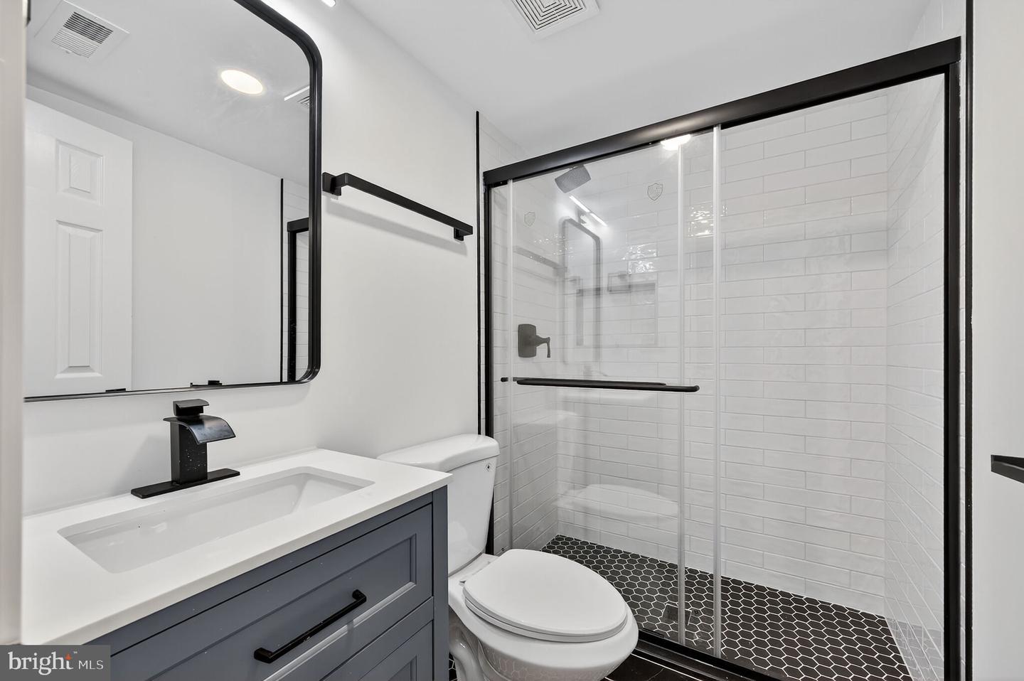 1006 DOUGLAS ST NE, WASHINGTON, District Of Columbia 20018, 5 Bedrooms Bedrooms, ,4 BathroomsBathrooms,Residential,For sale,1006 DOUGLAS ST NE,DCDC2224804 MLS # DCDC2224804