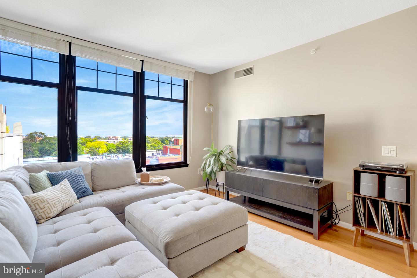 1021 N GARFIELD ST #914, ARLINGTON, Virginia 22201, 2 Bedrooms Bedrooms, ,1 BathroomBathrooms,Residential,For sale,1021 N GARFIELD ST #914,VAAR2064306 MLS # VAAR2064306