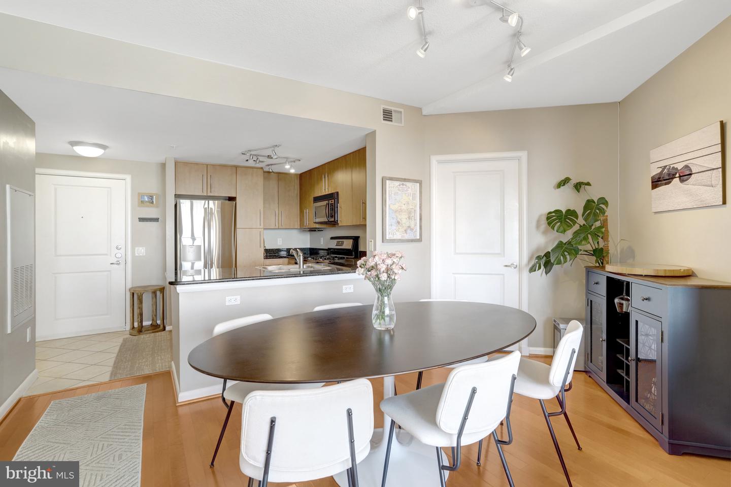 1021 N GARFIELD ST #914, ARLINGTON, Virginia 22201, 2 Bedrooms Bedrooms, ,1 BathroomBathrooms,Residential,For sale,1021 N GARFIELD ST #914,VAAR2064306 MLS # VAAR2064306