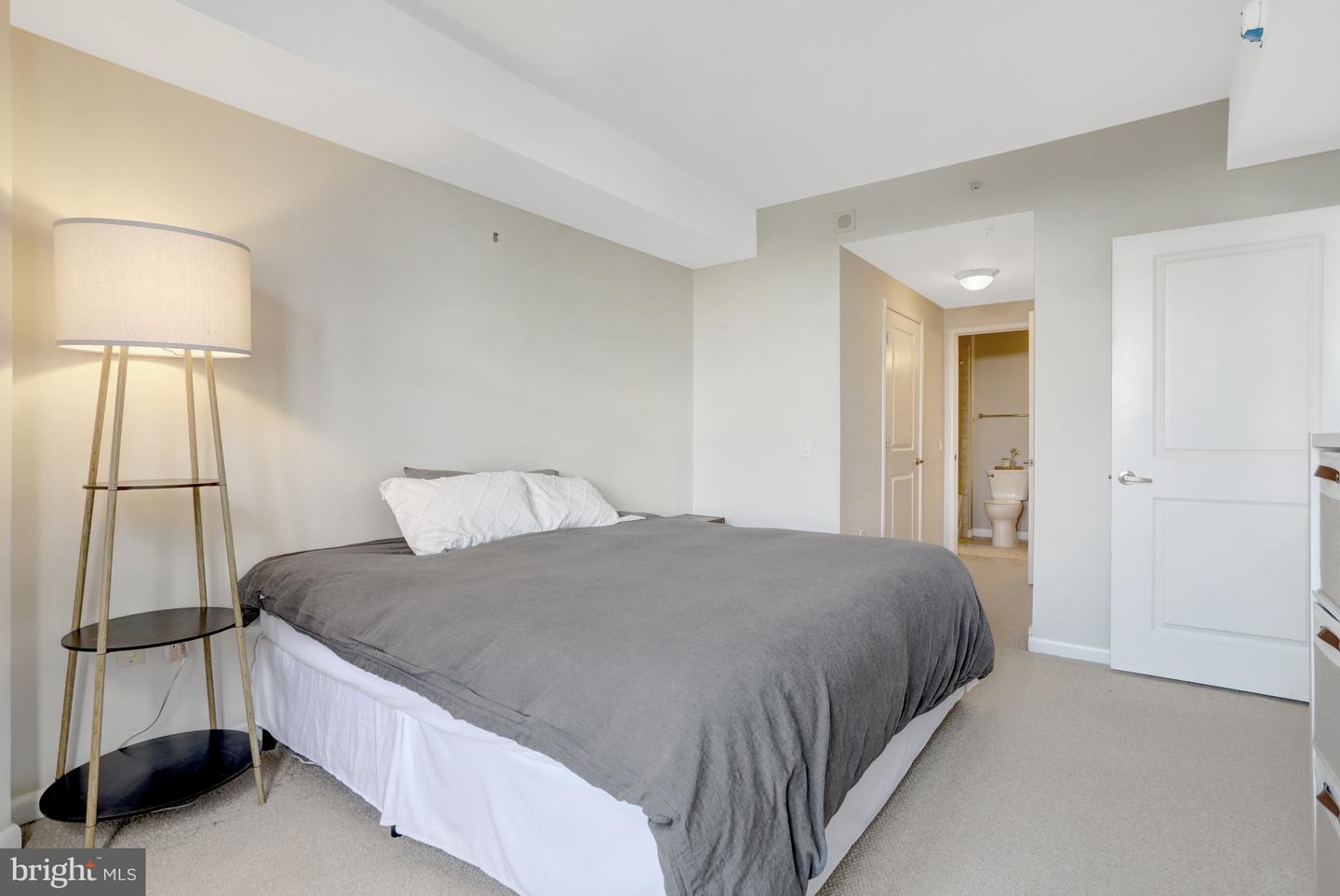 1021 N GARFIELD ST #914, ARLINGTON, Virginia 22201, 2 Bedrooms Bedrooms, ,1 BathroomBathrooms,Residential,For sale,1021 N GARFIELD ST #914,VAAR2064306 MLS # VAAR2064306