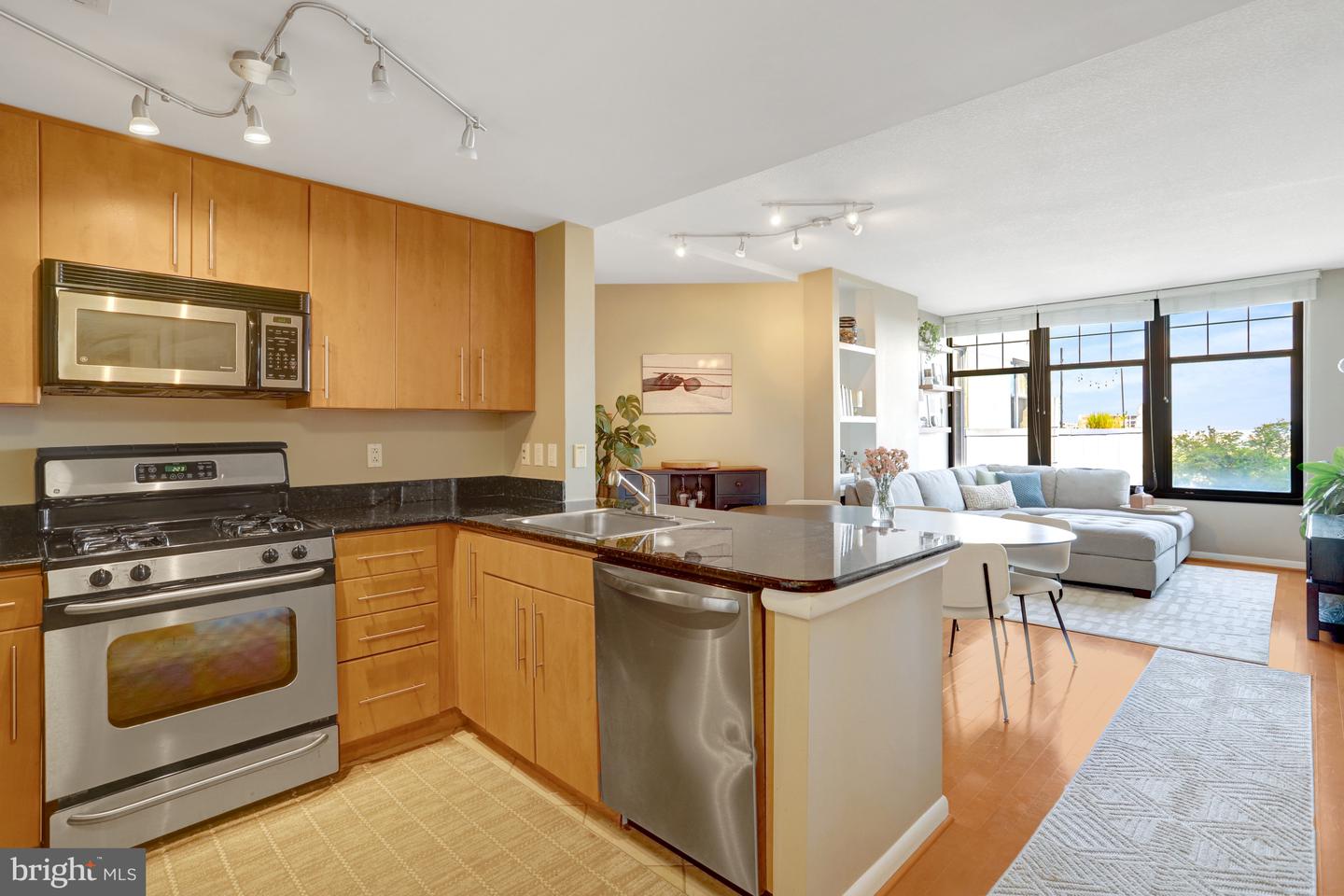 1021 N GARFIELD ST #914, ARLINGTON, Virginia 22201, 2 Bedrooms Bedrooms, ,1 BathroomBathrooms,Residential,For sale,1021 N GARFIELD ST #914,VAAR2064306 MLS # VAAR2064306
