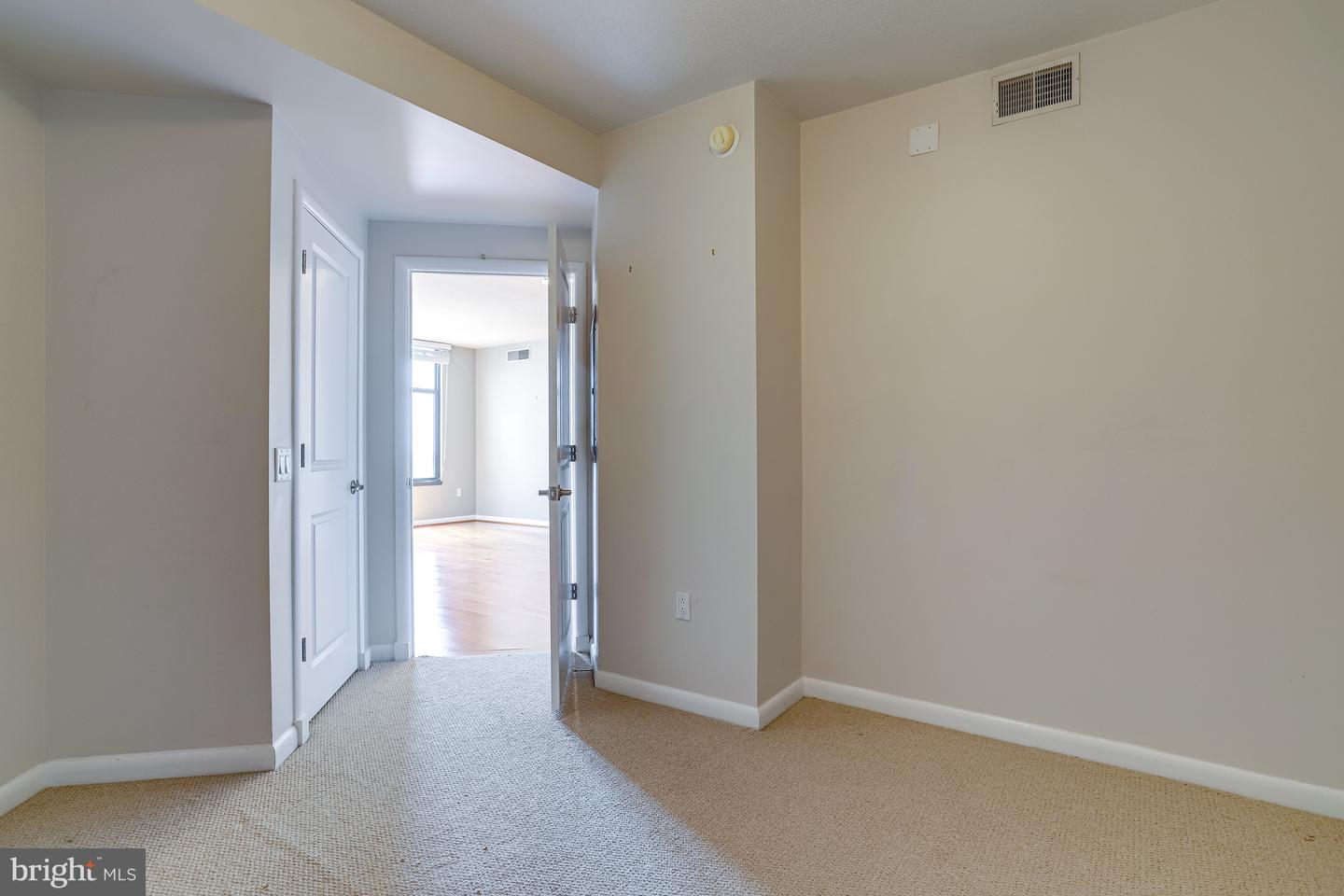 1021 N GARFIELD ST #914, ARLINGTON, Virginia 22201, 2 Bedrooms Bedrooms, ,1 BathroomBathrooms,Residential,For sale,1021 N GARFIELD ST #914,VAAR2064306 MLS # VAAR2064306