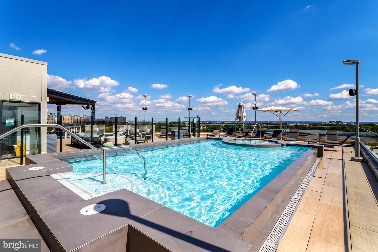 1021 N GARFIELD ST #914, ARLINGTON, Virginia 22201, 2 Bedrooms Bedrooms, ,1 BathroomBathrooms,Residential,For sale,1021 N GARFIELD ST #914,VAAR2064306 MLS # VAAR2064306