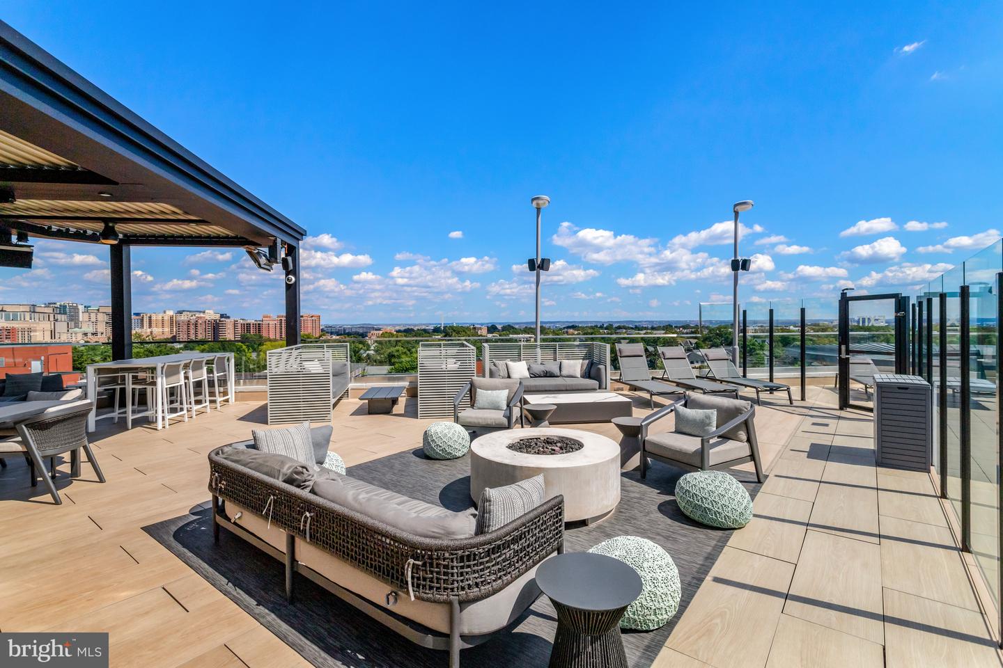 1021 N GARFIELD ST #914, ARLINGTON, Virginia 22201, 2 Bedrooms Bedrooms, ,1 BathroomBathrooms,Residential,For sale,1021 N GARFIELD ST #914,VAAR2064306 MLS # VAAR2064306