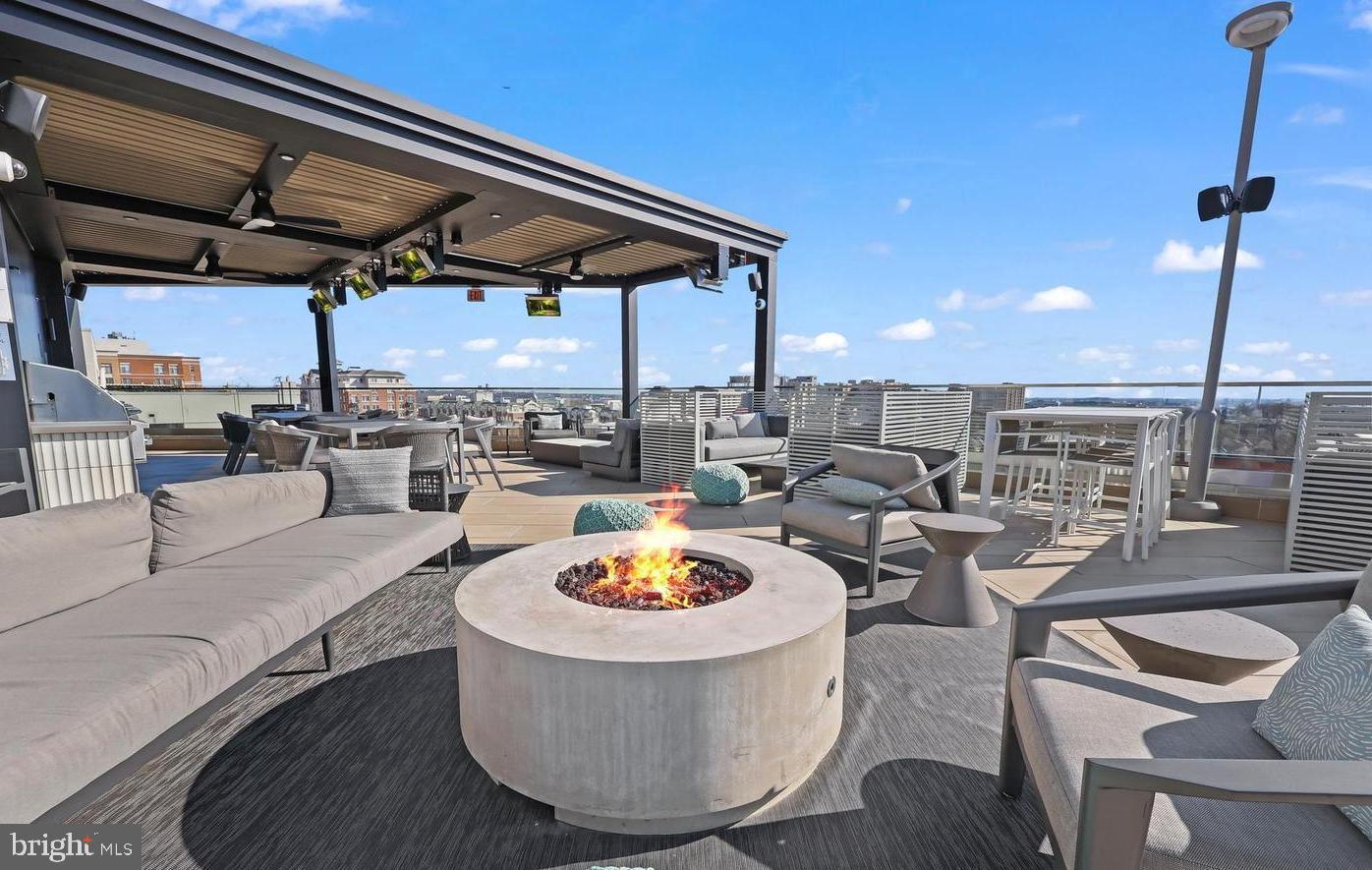 1021 N GARFIELD ST #914, ARLINGTON, Virginia 22201, 2 Bedrooms Bedrooms, ,1 BathroomBathrooms,Residential,For sale,1021 N GARFIELD ST #914,VAAR2064306 MLS # VAAR2064306