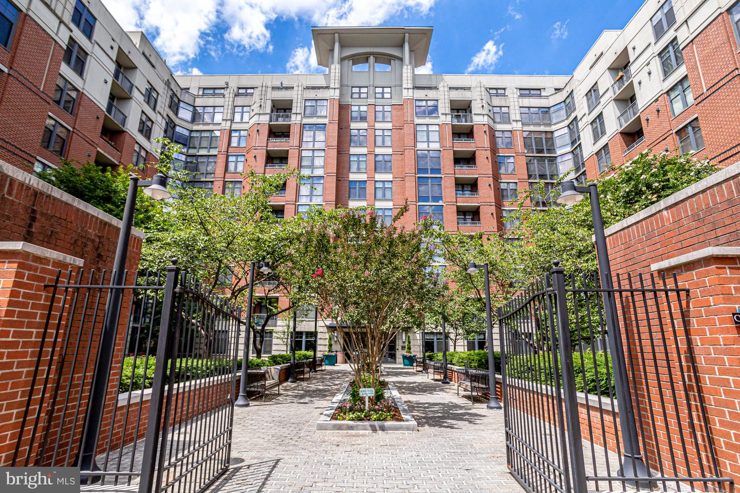 1021 N GARFIELD ST #914, ARLINGTON, Virginia 22201, 2 Bedrooms Bedrooms, ,1 BathroomBathrooms,Residential,For sale,1021 N GARFIELD ST #914,VAAR2064306 MLS # VAAR2064306