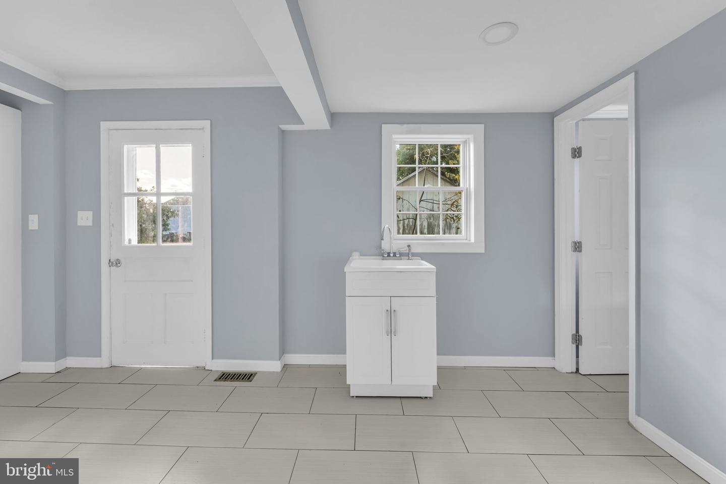 879 STATION ST, HERNDON, Virginia 20170, 3 Bedrooms Bedrooms, ,2 BathroomsBathrooms,Residential,For sale,879 STATION ST,VAFX2270018 MLS # VAFX2270018