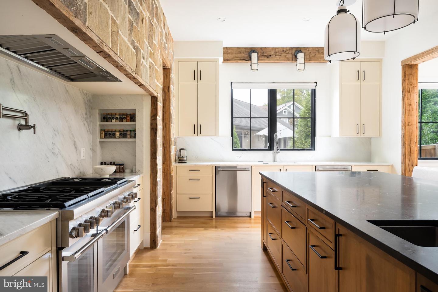 4283 38TH ST N, ARLINGTON, Virginia 22207, 6 Bedrooms Bedrooms, ,6 BathroomsBathrooms,Residential,For sale,4283 38TH ST N,VAAR2064388 MLS # VAAR2064388