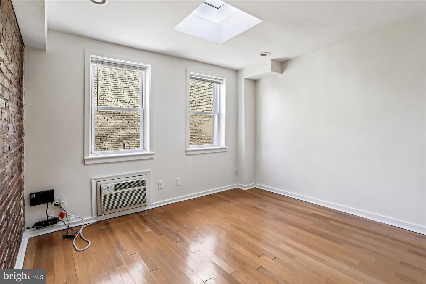 400 15TH ST SE, WASHINGTON, District Of Columbia 20003, 4 Bedrooms Bedrooms, ,2 BathroomsBathrooms,Residential,For sale,400 15TH ST SE,DCDC2225294 MLS # DCDC2225294