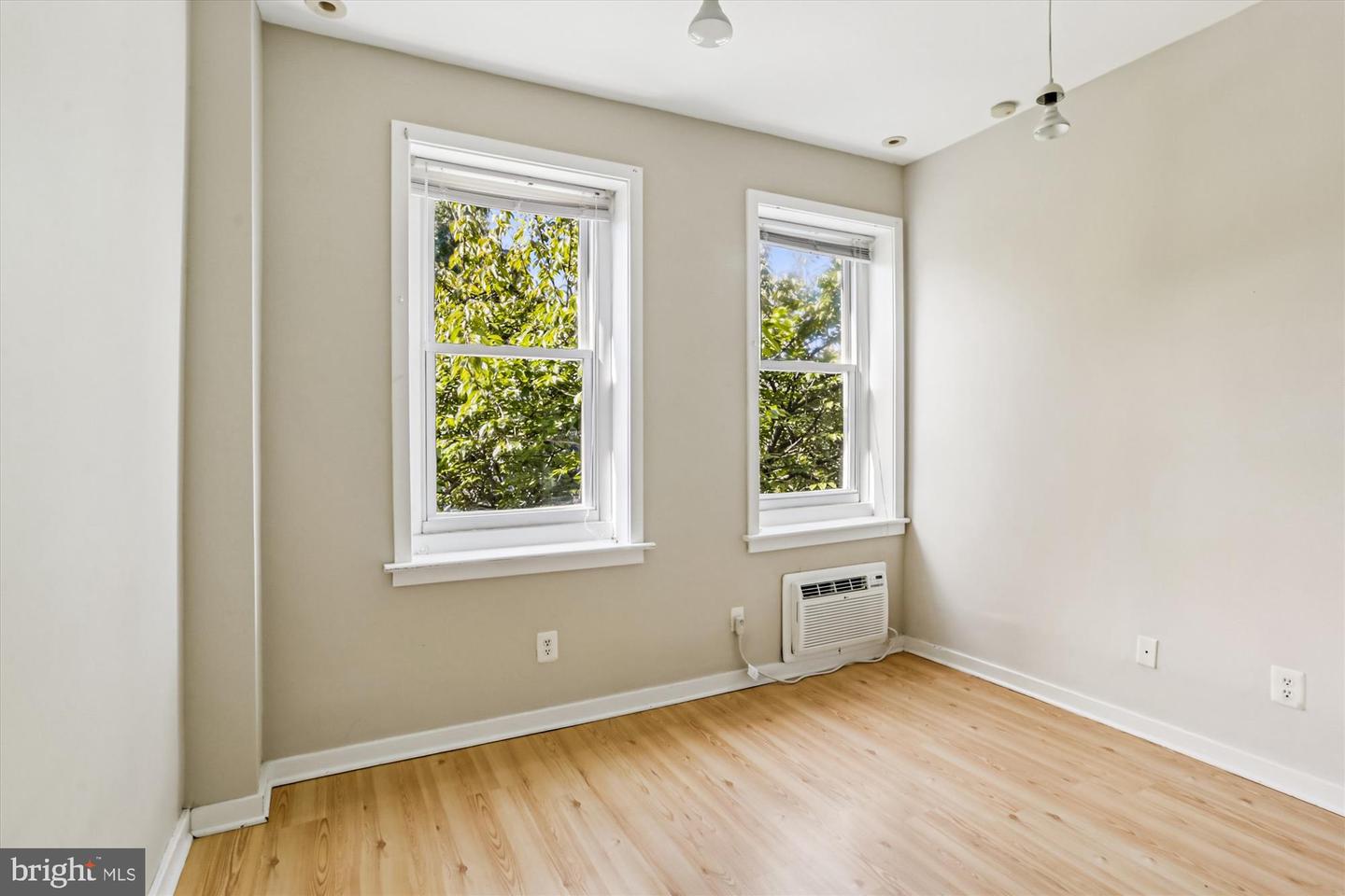 400 15TH ST SE, WASHINGTON, District Of Columbia 20003, 4 Bedrooms Bedrooms, ,2 BathroomsBathrooms,Residential,For sale,400 15TH ST SE,DCDC2225294 MLS # DCDC2225294