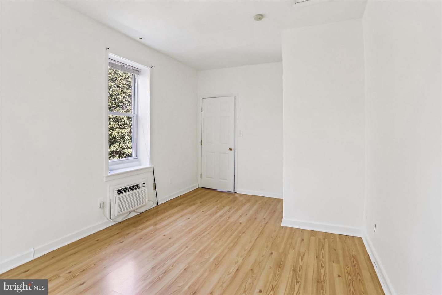 400 15TH ST SE, WASHINGTON, District Of Columbia 20003, 4 Bedrooms Bedrooms, ,2 BathroomsBathrooms,Residential,For sale,400 15TH ST SE,DCDC2225294 MLS # DCDC2225294