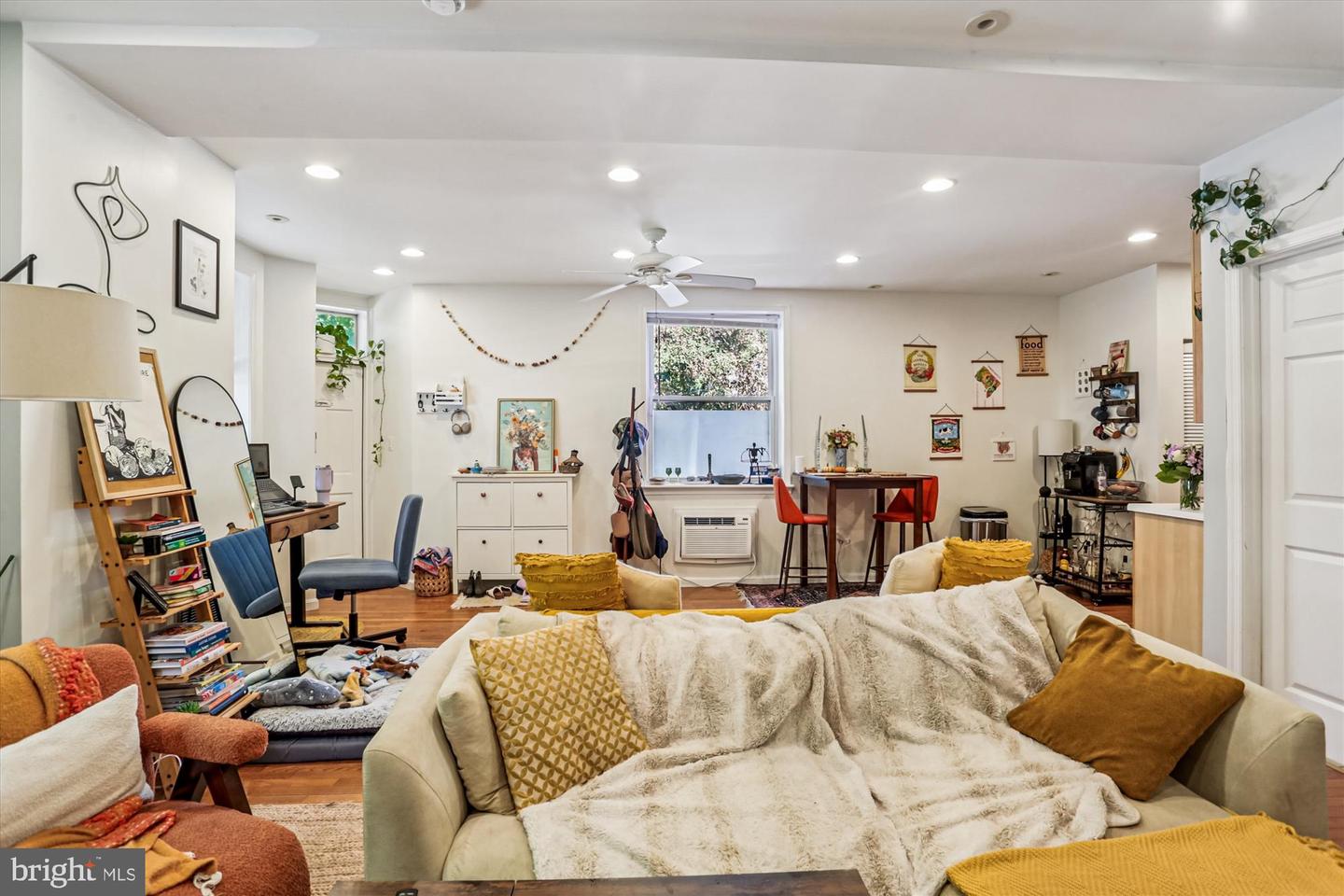 400 15TH ST SE, WASHINGTON, District Of Columbia 20003, 4 Bedrooms Bedrooms, ,2 BathroomsBathrooms,Residential,For sale,400 15TH ST SE,DCDC2225294 MLS # DCDC2225294