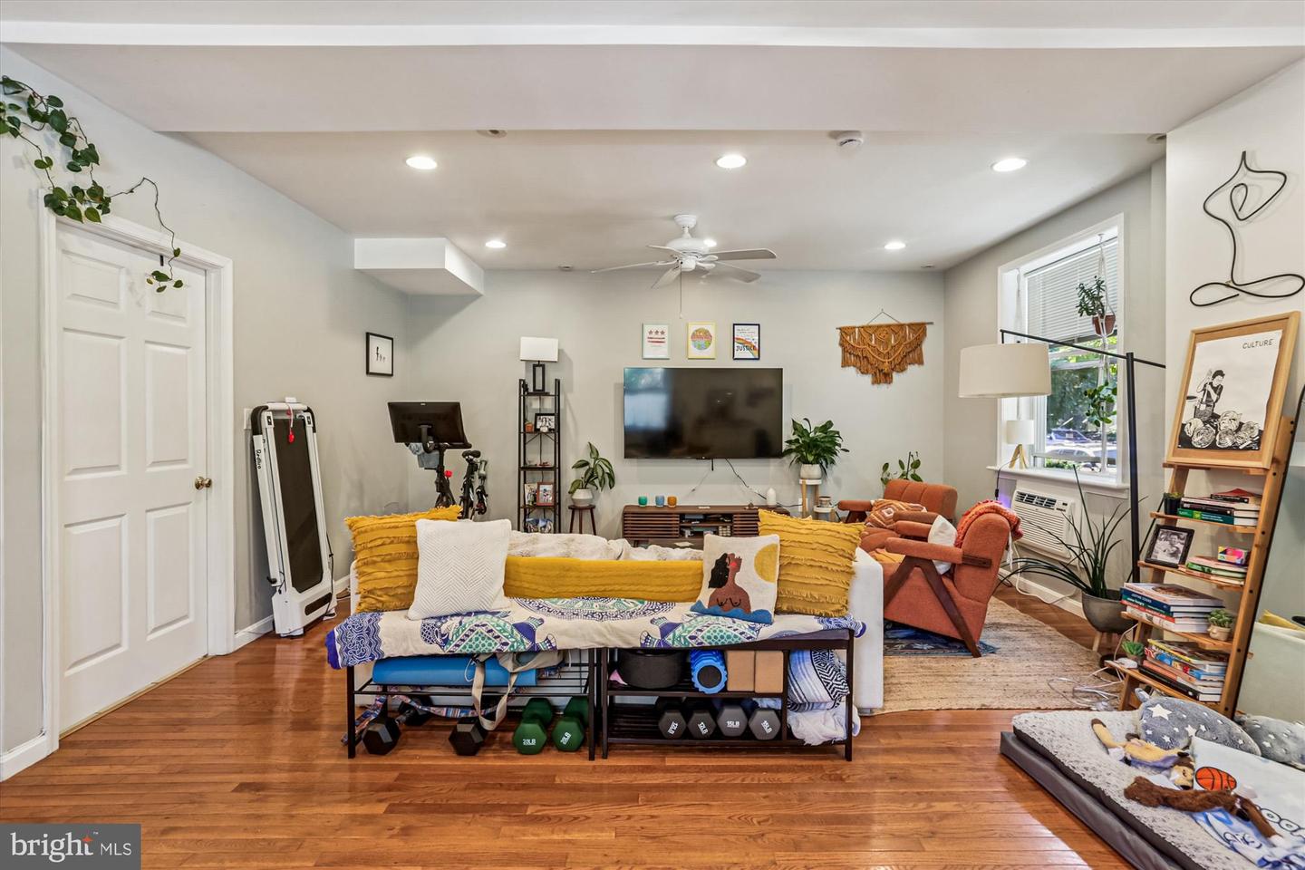 400 15TH ST SE, WASHINGTON, District Of Columbia 20003, 4 Bedrooms Bedrooms, ,2 BathroomsBathrooms,Residential,For sale,400 15TH ST SE,DCDC2225294 MLS # DCDC2225294