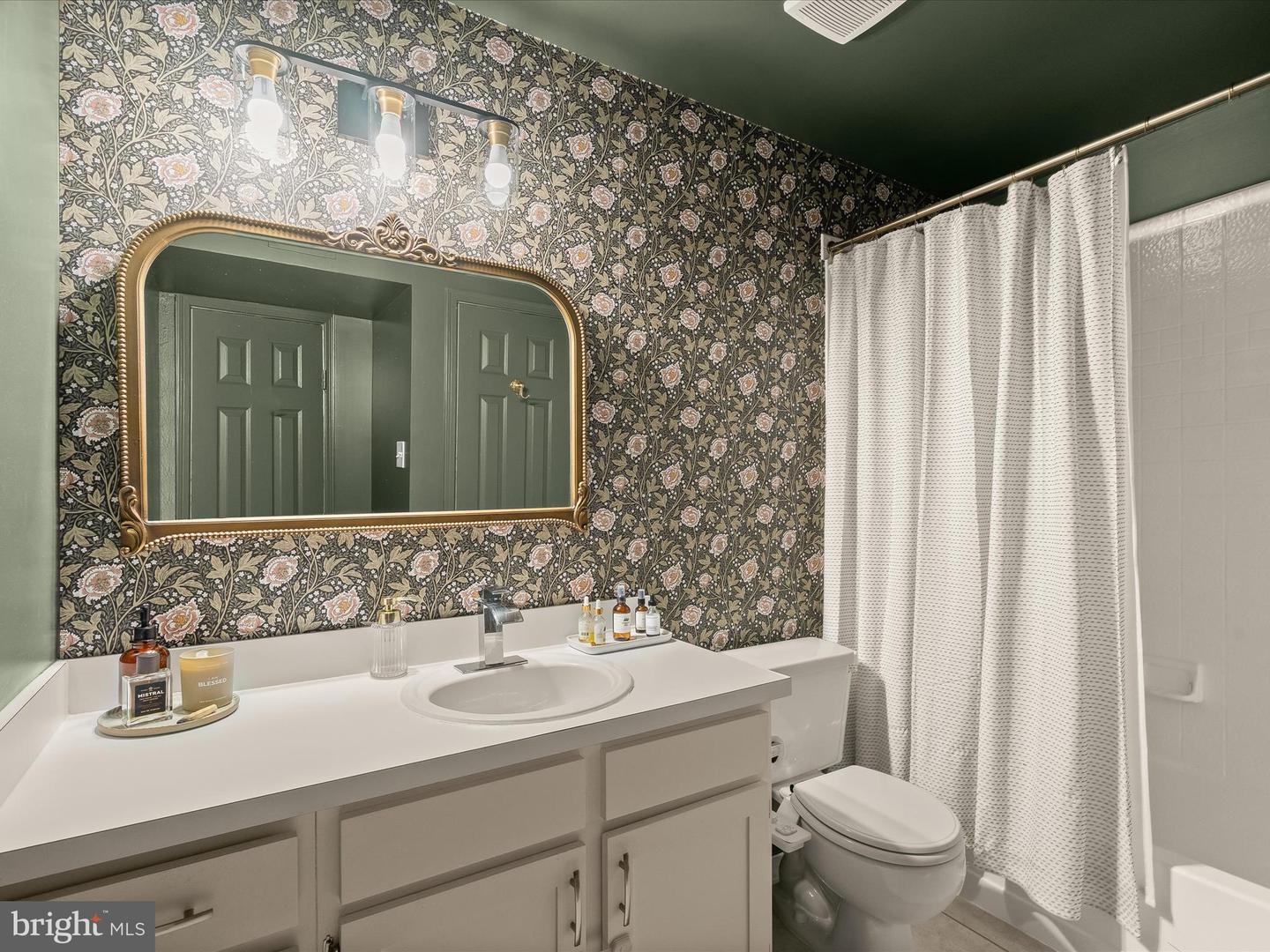 3308 WYNDHAM CIR #323, ALEXANDRIA, Virginia 22302, 1 Bedroom Bedrooms, 2 Rooms Rooms,1 BathroomBathrooms,Residential,For sale,3308 WYNDHAM CIR #323,VAAX2050502 MLS # VAAX2050502