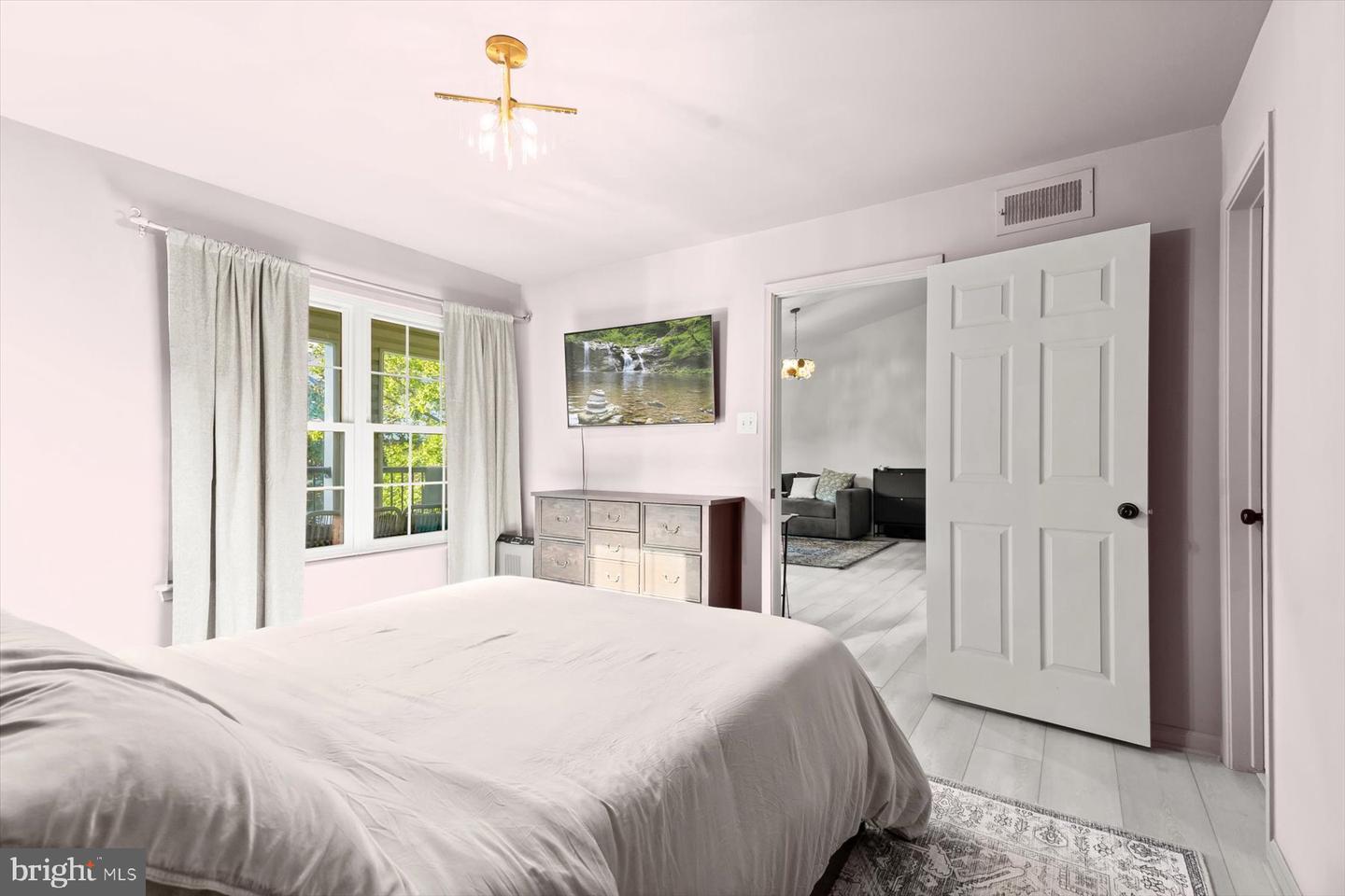 3308 WYNDHAM CIR #323, ALEXANDRIA, Virginia 22302, 1 Bedroom Bedrooms, 2 Rooms Rooms,1 BathroomBathrooms,Residential,For sale,3308 WYNDHAM CIR #323,VAAX2050502 MLS # VAAX2050502