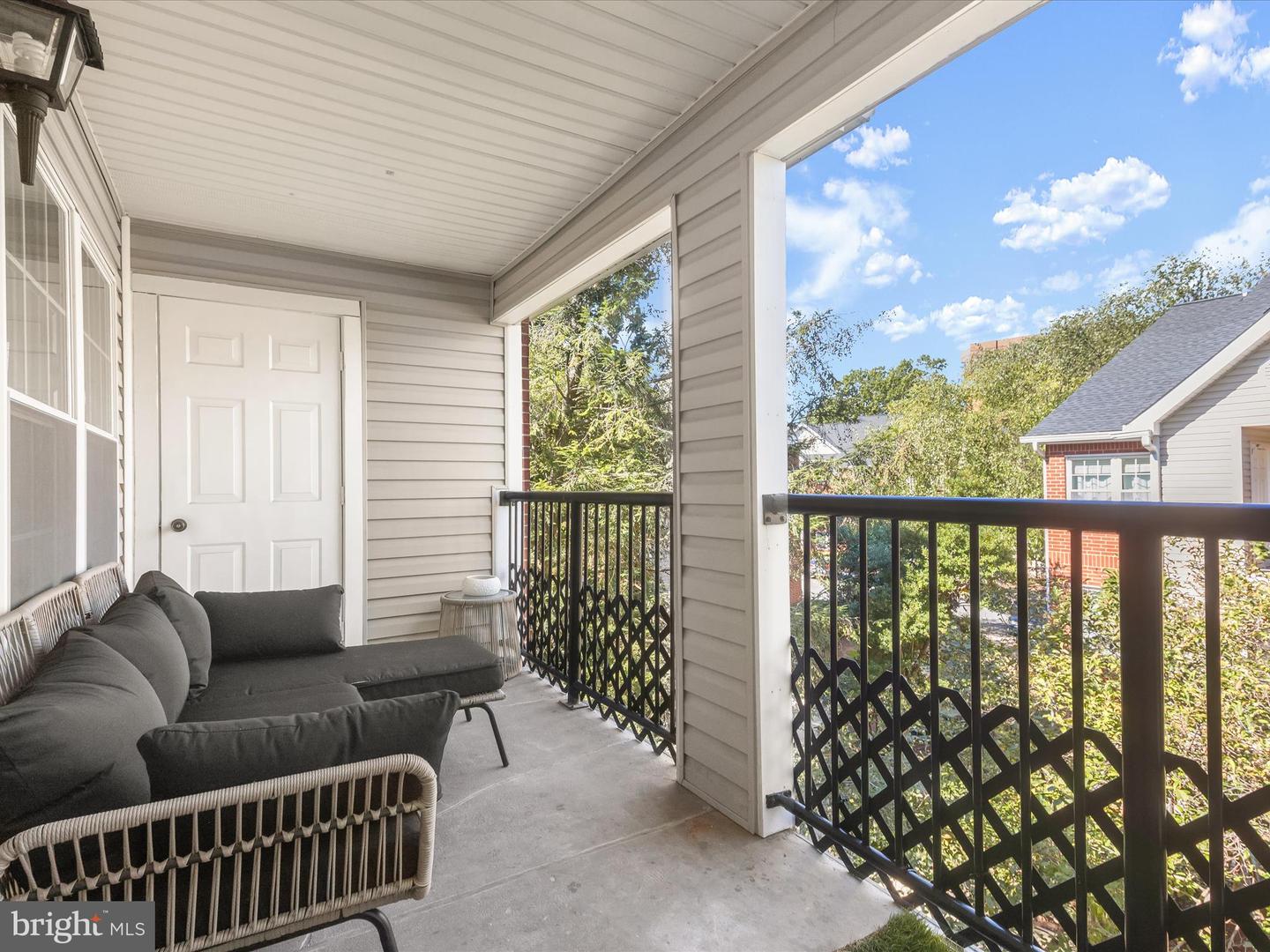 3308 WYNDHAM CIR #323, ALEXANDRIA, Virginia 22302, 1 Bedroom Bedrooms, 2 Rooms Rooms,1 BathroomBathrooms,Residential,For sale,3308 WYNDHAM CIR #323,VAAX2050502 MLS # VAAX2050502
