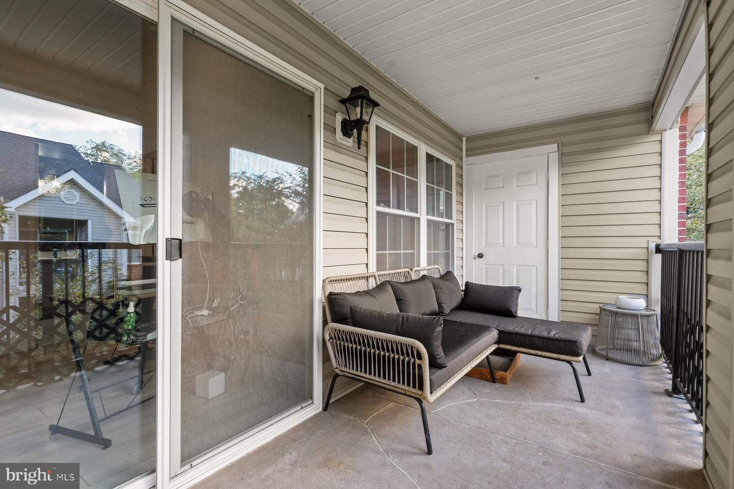 3308 WYNDHAM CIR #323, ALEXANDRIA, Virginia 22302, 1 Bedroom Bedrooms, 2 Rooms Rooms,1 BathroomBathrooms,Residential,For sale,3308 WYNDHAM CIR #323,VAAX2050502 MLS # VAAX2050502