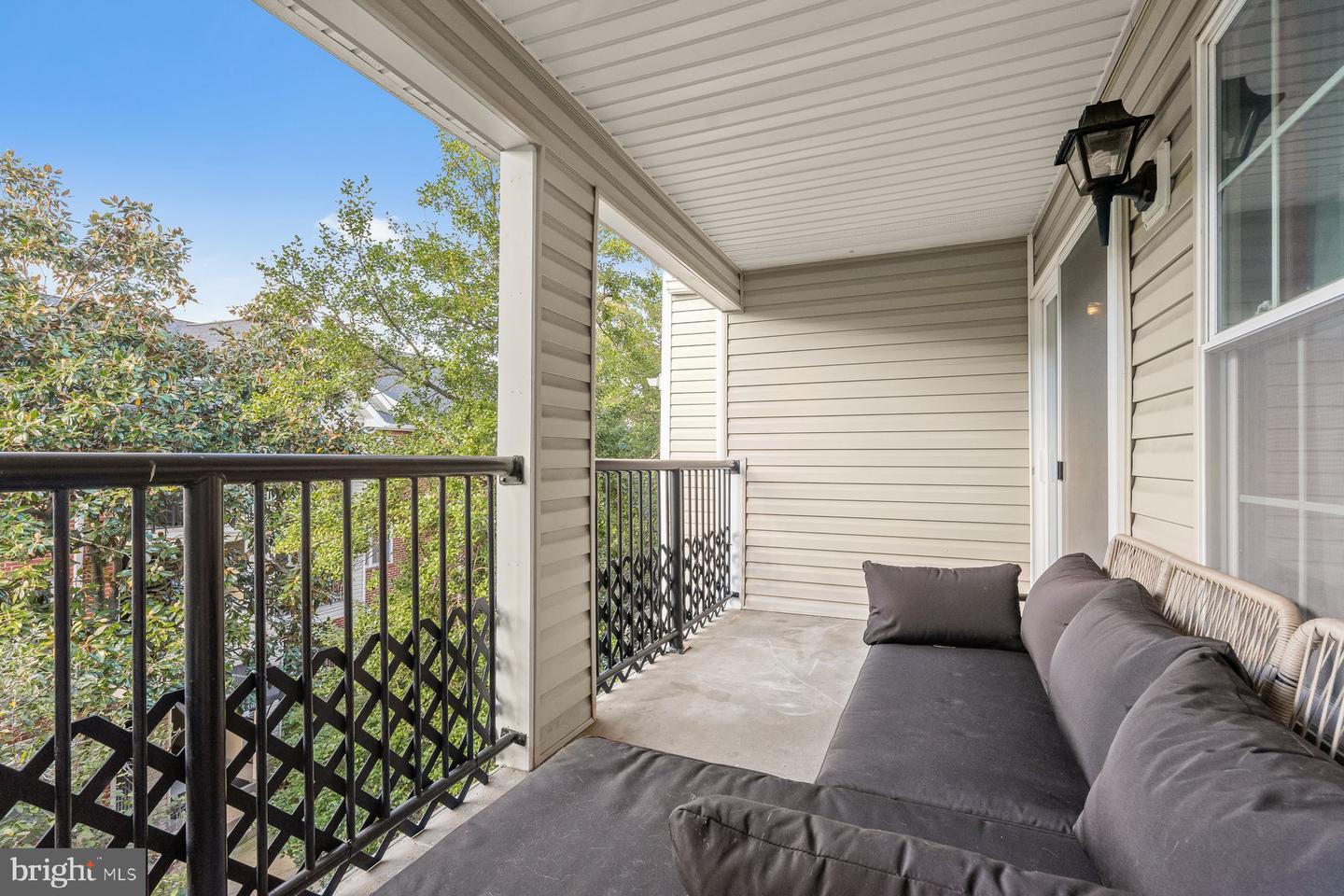 3308 WYNDHAM CIR #323, ALEXANDRIA, Virginia 22302, 1 Bedroom Bedrooms, 2 Rooms Rooms,1 BathroomBathrooms,Residential,For sale,3308 WYNDHAM CIR #323,VAAX2050502 MLS # VAAX2050502