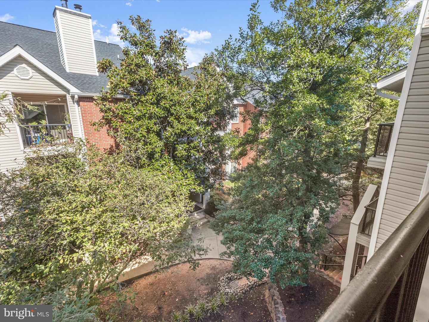 3308 WYNDHAM CIR #323, ALEXANDRIA, Virginia 22302, 1 Bedroom Bedrooms, 2 Rooms Rooms,1 BathroomBathrooms,Residential,For sale,3308 WYNDHAM CIR #323,VAAX2050502 MLS # VAAX2050502