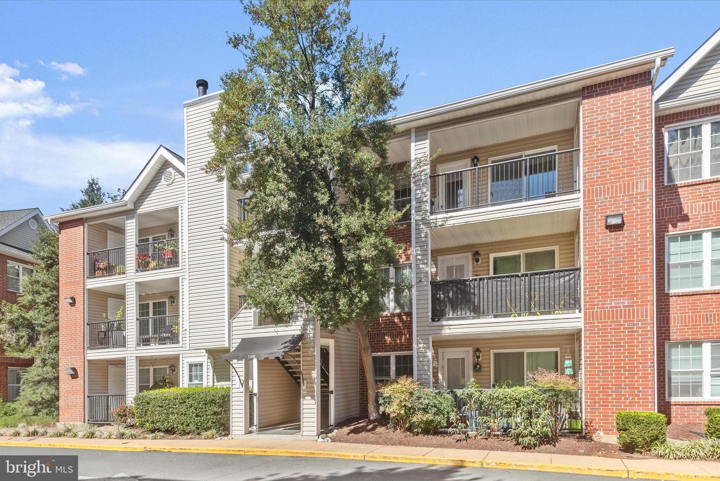 3308 WYNDHAM CIR #323, ALEXANDRIA, Virginia 22302, 1 Bedroom Bedrooms, 2 Rooms Rooms,1 BathroomBathrooms,Residential,For sale,3308 WYNDHAM CIR #323,VAAX2050502 MLS # VAAX2050502
