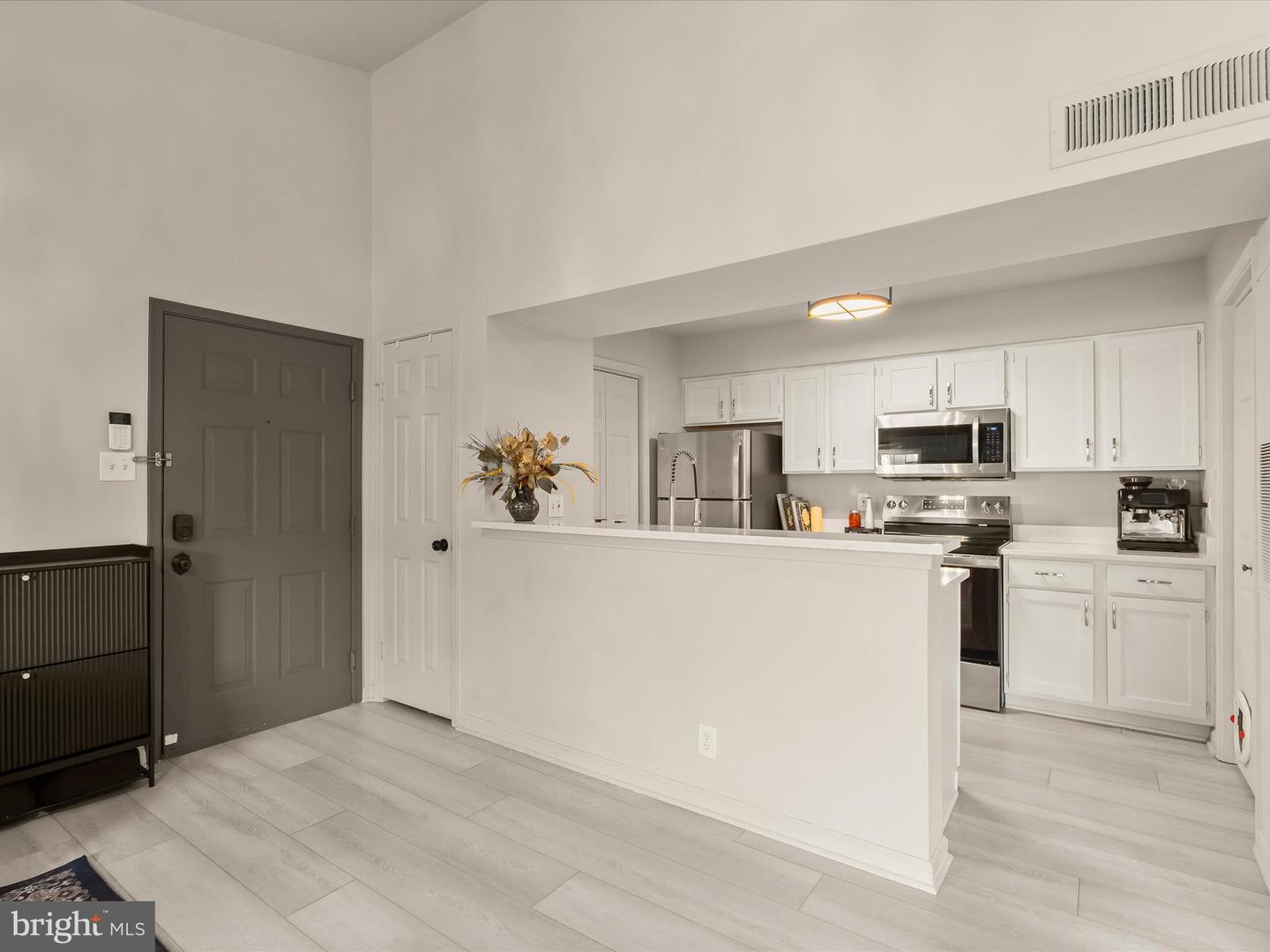 3308 WYNDHAM CIR #323, ALEXANDRIA, Virginia 22302, 1 Bedroom Bedrooms, 2 Rooms Rooms,1 BathroomBathrooms,Residential,For sale,3308 WYNDHAM CIR #323,VAAX2050502 MLS # VAAX2050502