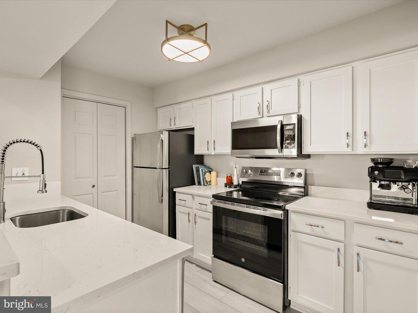 3308 WYNDHAM CIR #323, ALEXANDRIA, Virginia 22302, 1 Bedroom Bedrooms, 2 Rooms Rooms,1 BathroomBathrooms,Residential,For sale,3308 WYNDHAM CIR #323,VAAX2050502 MLS # VAAX2050502