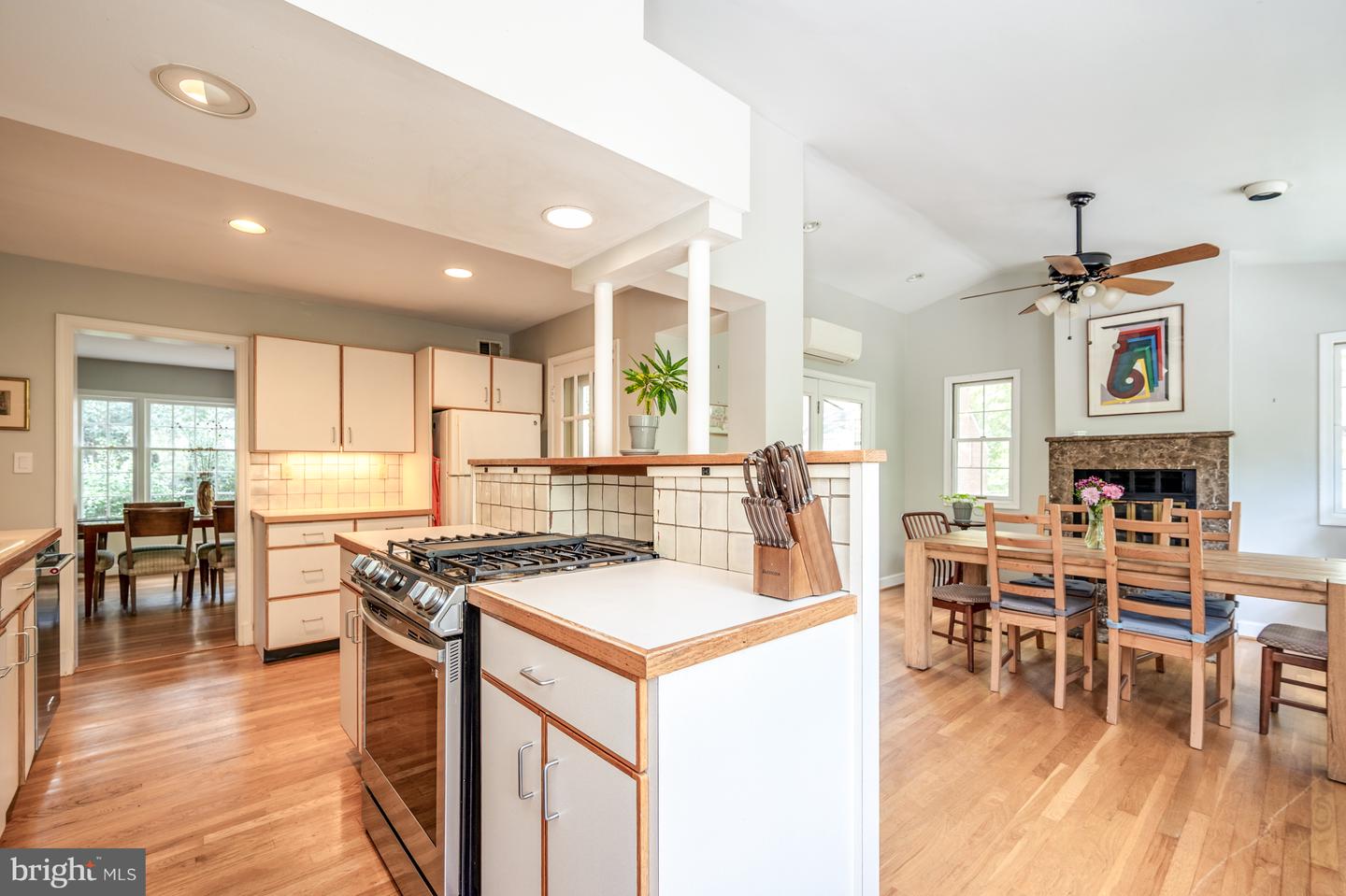 2460 N UTAH ST, ARLINGTON, Virginia 22207, 3 Bedrooms Bedrooms, ,2 BathroomsBathrooms,Residential,For sale,2460 N UTAH ST,VAAR2064576 MLS # VAAR2064576