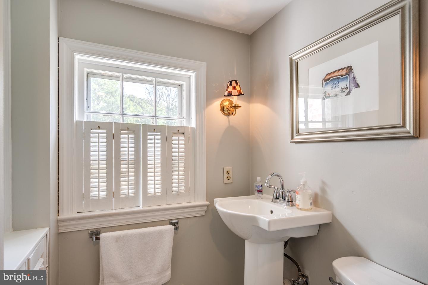 2460 N UTAH ST, ARLINGTON, Virginia 22207, 3 Bedrooms Bedrooms, ,2 BathroomsBathrooms,Residential,For sale,2460 N UTAH ST,VAAR2064576 MLS # VAAR2064576