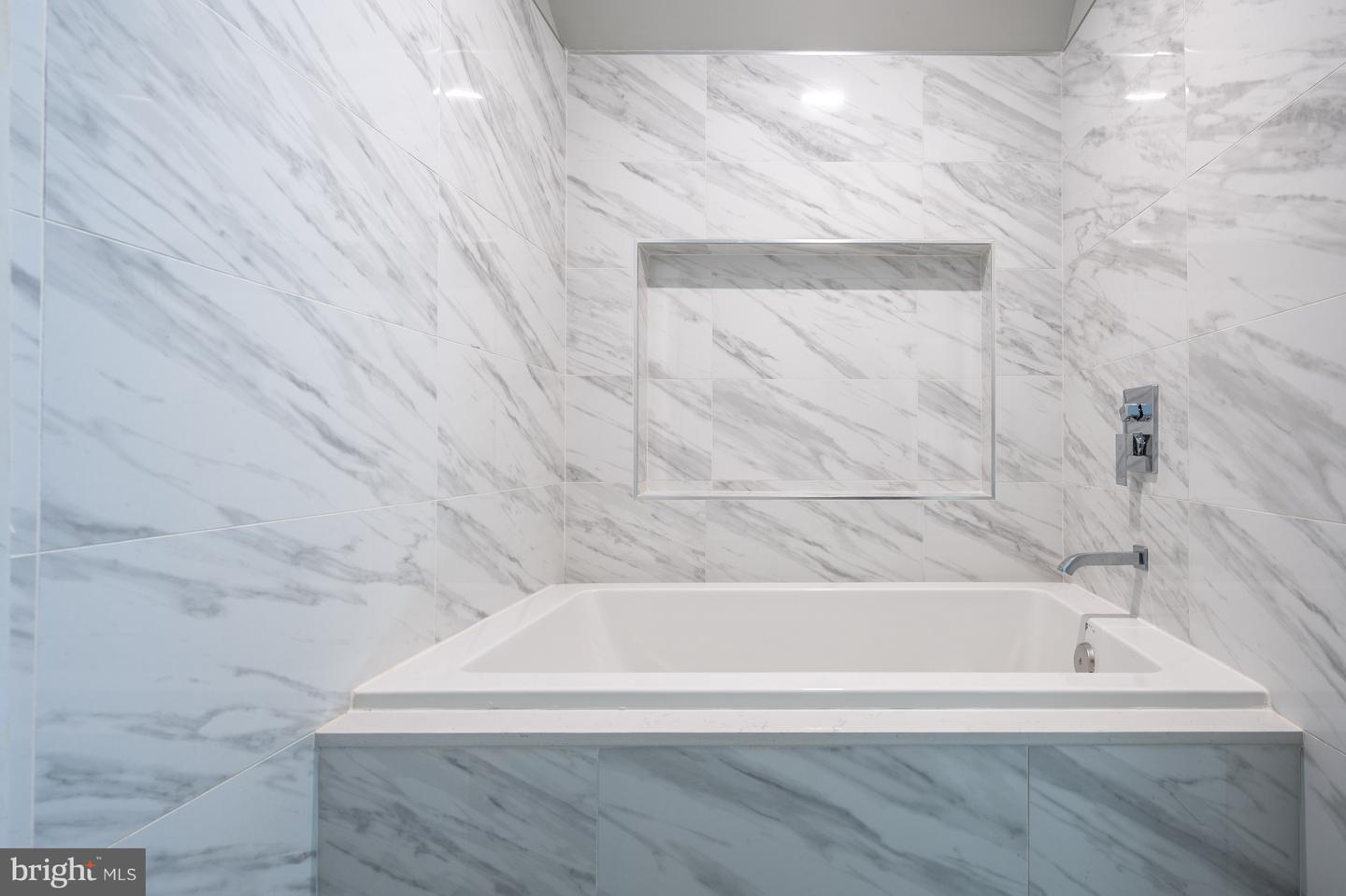 2460 N UTAH ST, ARLINGTON, Virginia 22207, 3 Bedrooms Bedrooms, ,2 BathroomsBathrooms,Residential,For sale,2460 N UTAH ST,VAAR2064576 MLS # VAAR2064576