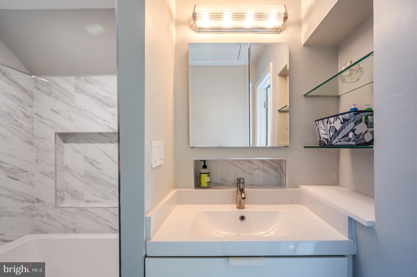 2460 N UTAH ST, ARLINGTON, Virginia 22207, 3 Bedrooms Bedrooms, ,2 BathroomsBathrooms,Residential,For sale,2460 N UTAH ST,VAAR2064576 MLS # VAAR2064576