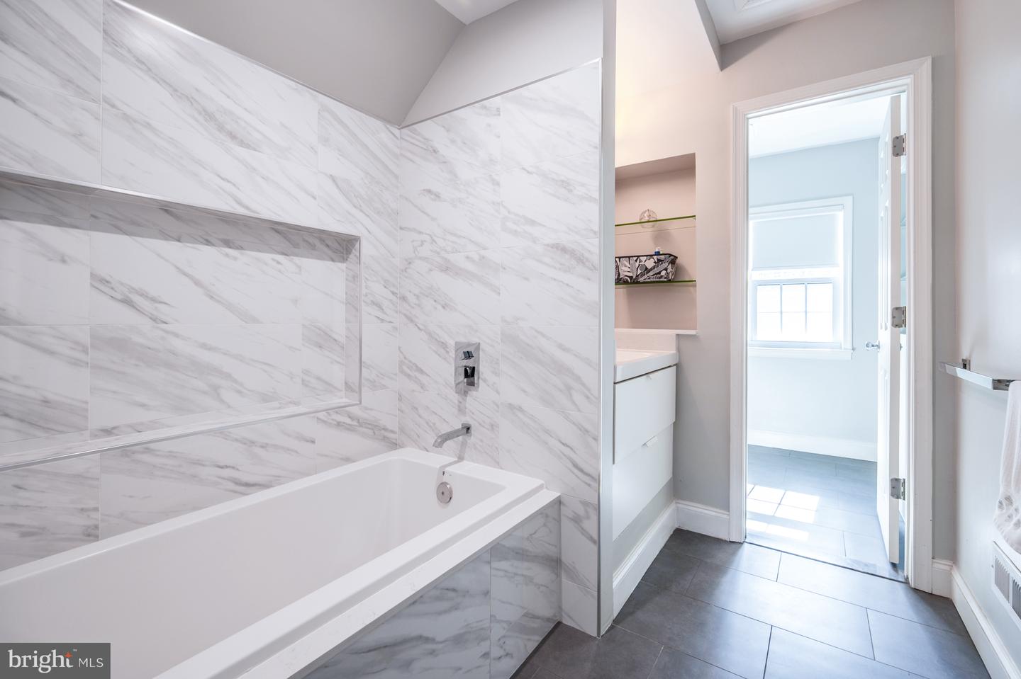 2460 N UTAH ST, ARLINGTON, Virginia 22207, 3 Bedrooms Bedrooms, ,2 BathroomsBathrooms,Residential,For sale,2460 N UTAH ST,VAAR2064576 MLS # VAAR2064576