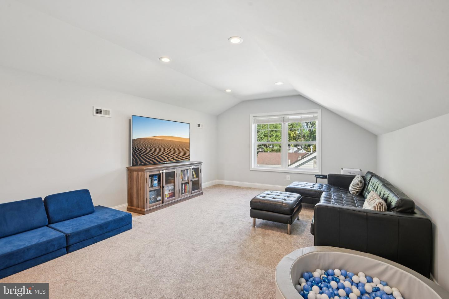 6938 WESTON RD, FALLS CHURCH, Virginia 22042, 5 Bedrooms Bedrooms, ,4 BathroomsBathrooms,Residential,For sale,6938 WESTON RD,VAFX2272892 MLS # VAFX2272892