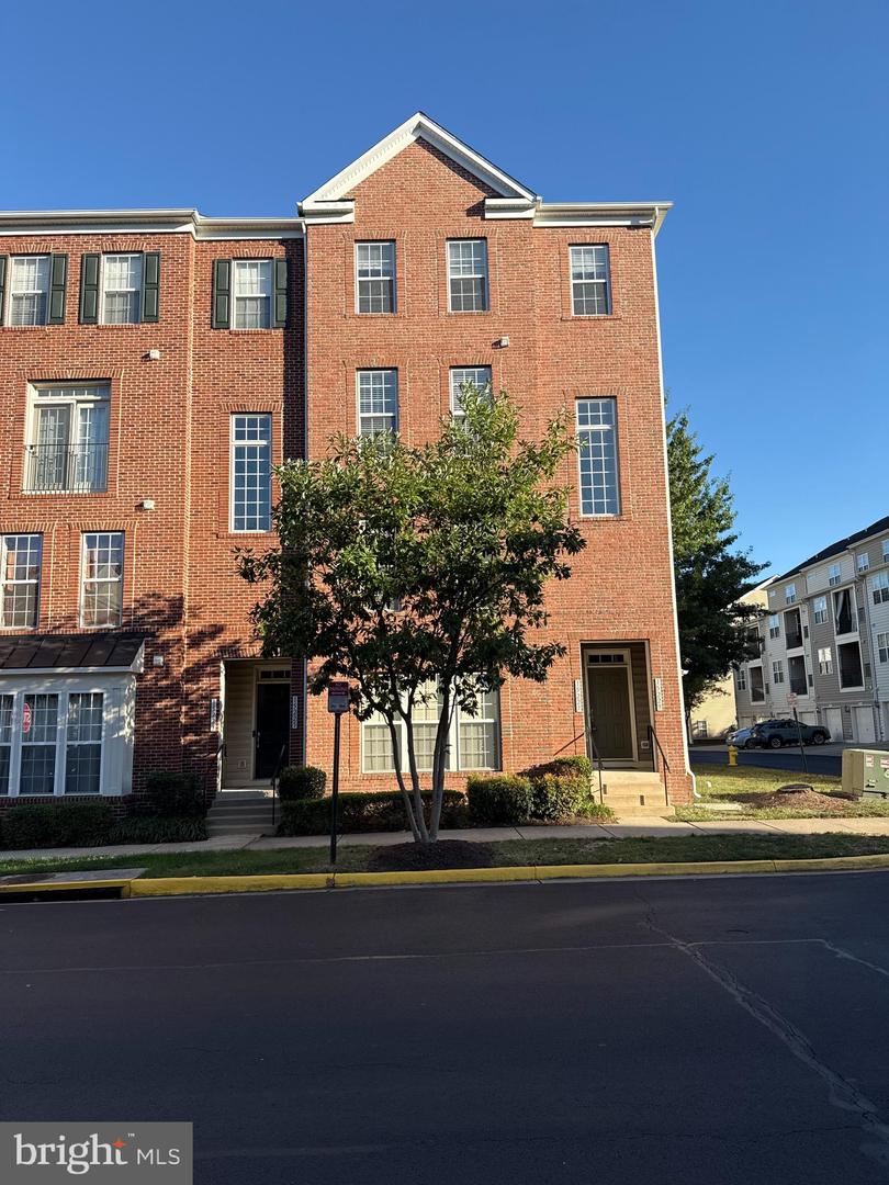 15227 LANCASHIRE DR, WOODBRIDGE, Virginia 22191, 2 Bedrooms Bedrooms, ,2 BathroomsBathrooms,Residential,For sale,15227 LANCASHIRE DR,VAPW2105496 MLS # VAPW2105496