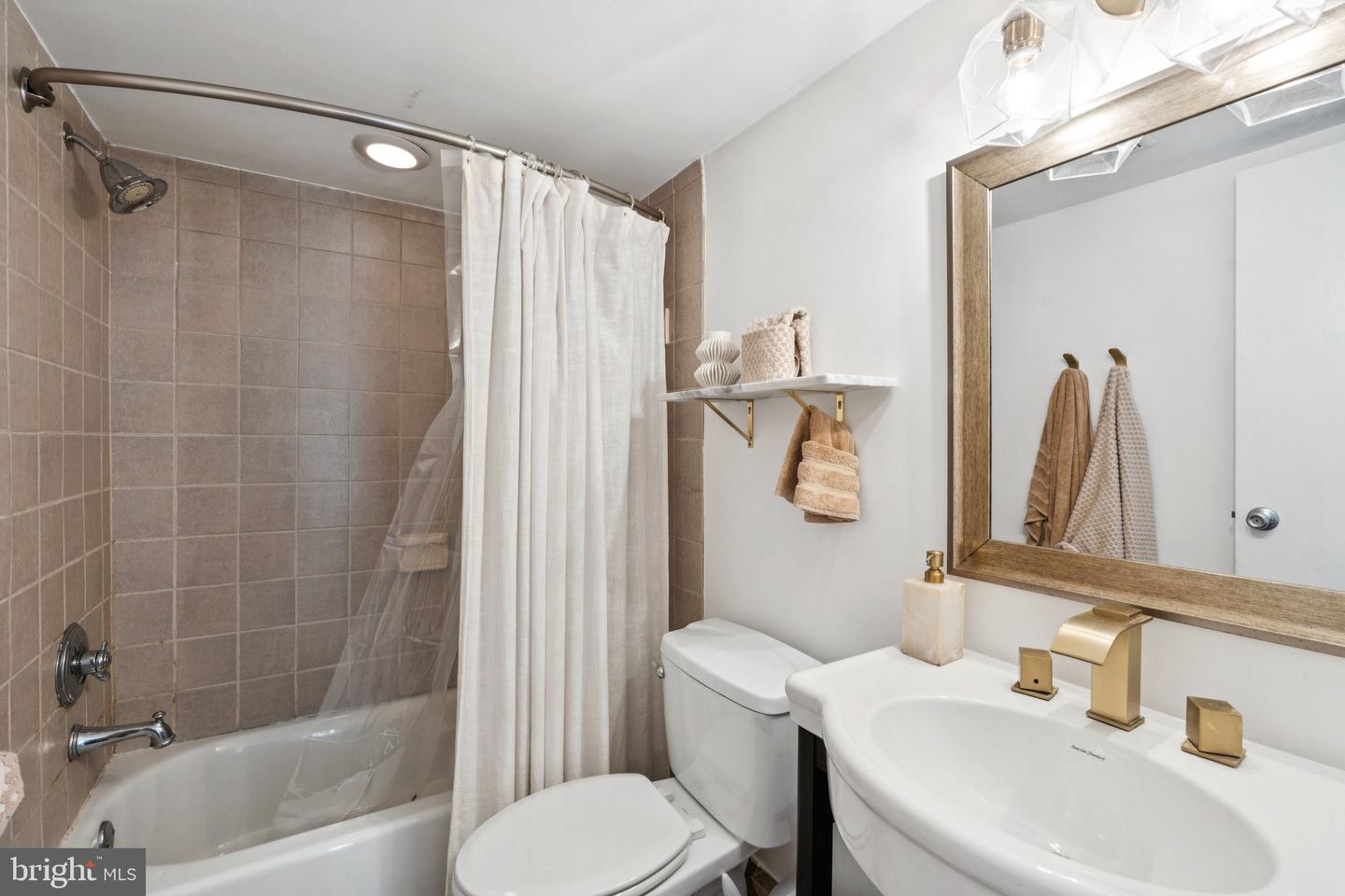 250 S REYNOLDS ST #703, ALEXANDRIA, Virginia 22304, 2 Bedrooms Bedrooms, ,2 BathroomsBathrooms,Residential,For sale,250 S REYNOLDS ST #703,VAAX2050660 MLS # VAAX2050660