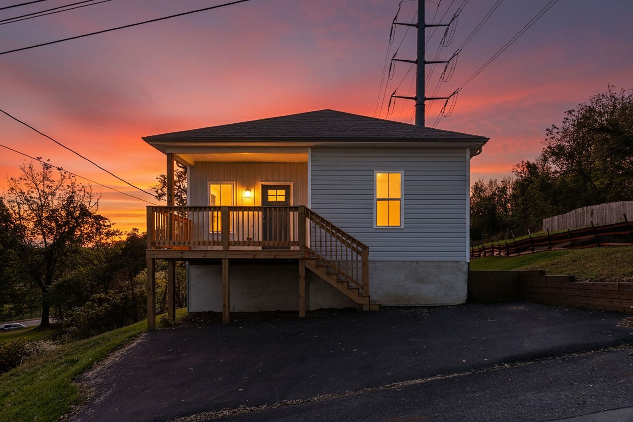 138 GARBER ST, STAUNTON, Virginia 24401, 3 Bedrooms Bedrooms, ,2 BathroomsBathrooms,Residential,138 GARBER ST,669858 MLS # 669858