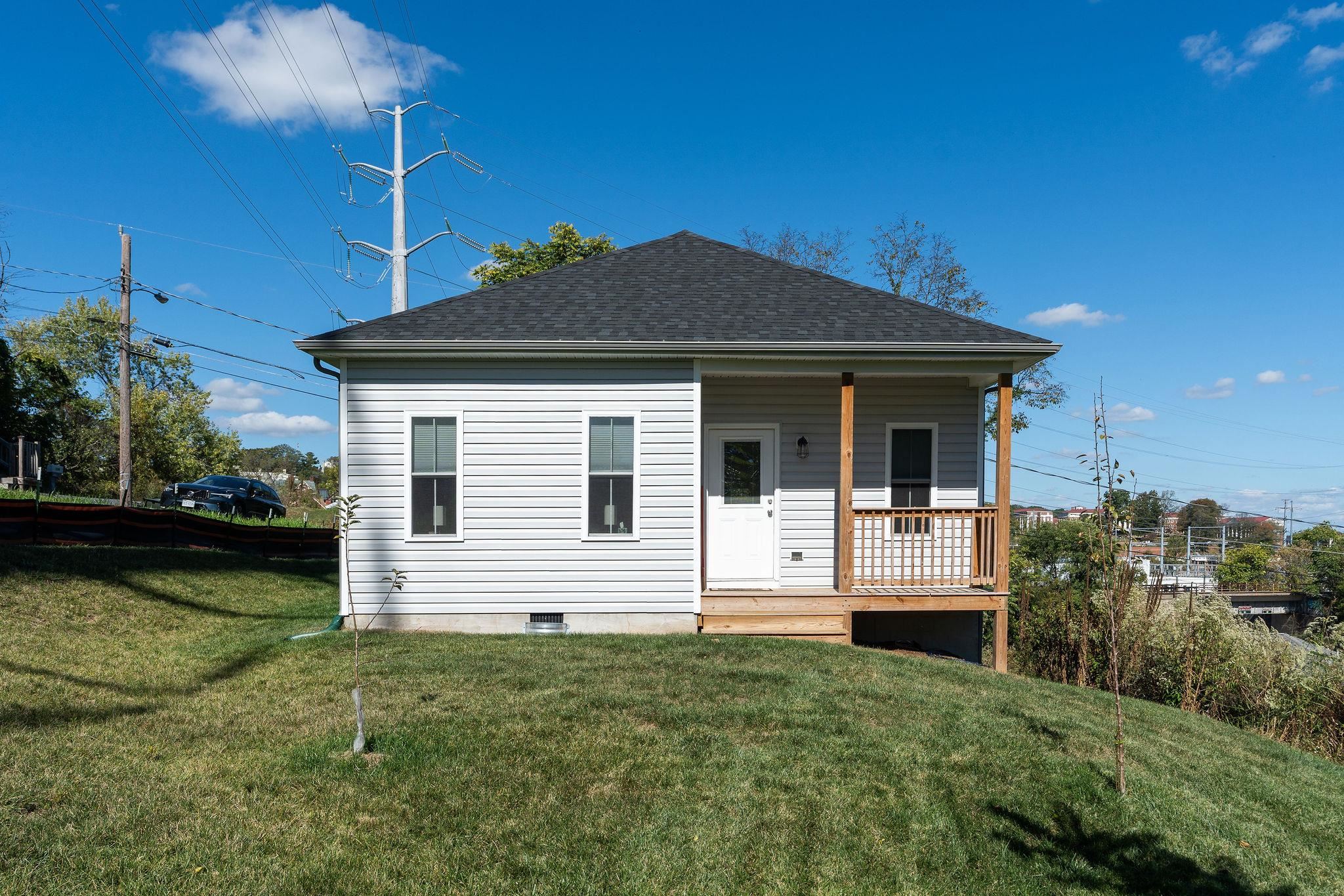 138 GARBER ST, STAUNTON, Virginia 24401, 3 Bedrooms Bedrooms, ,2 BathroomsBathrooms,Residential,138 GARBER ST,669858 MLS # 669858