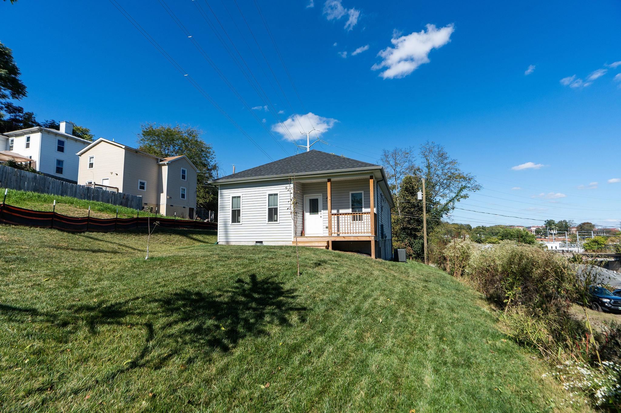 138 GARBER ST, STAUNTON, Virginia 24401, 3 Bedrooms Bedrooms, ,2 BathroomsBathrooms,Residential,138 GARBER ST,669858 MLS # 669858
