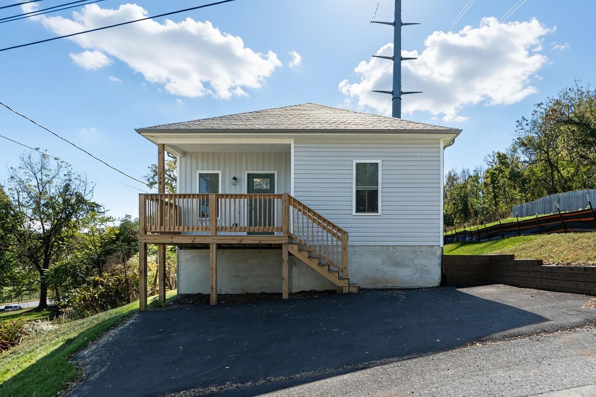 138 GARBER ST, STAUNTON, Virginia 24401, 3 Bedrooms Bedrooms, ,2 BathroomsBathrooms,Residential,138 GARBER ST,669858 MLS # 669858