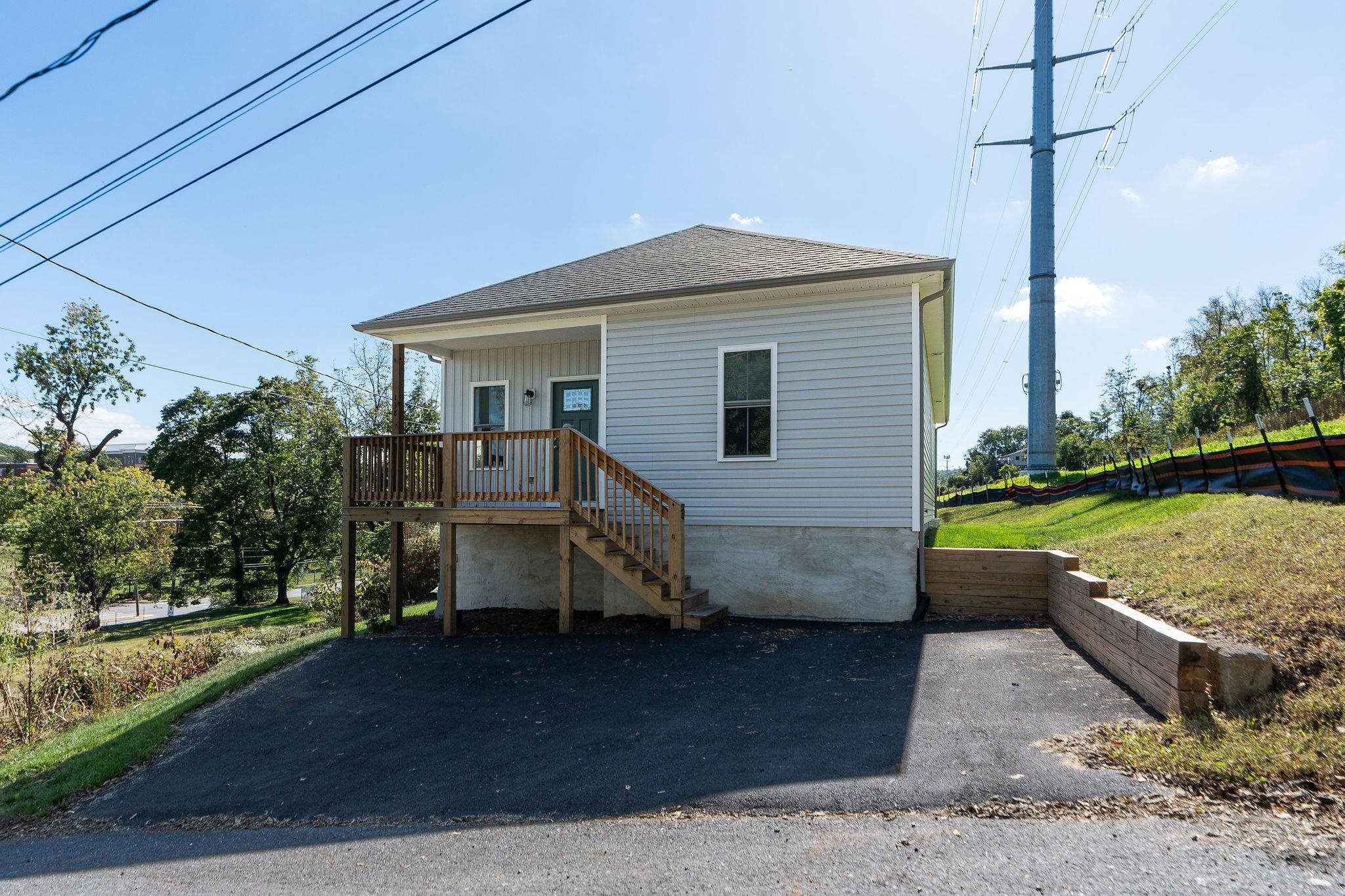 138 GARBER ST, STAUNTON, Virginia 24401, 3 Bedrooms Bedrooms, ,2 BathroomsBathrooms,Residential,138 GARBER ST,669858 MLS # 669858