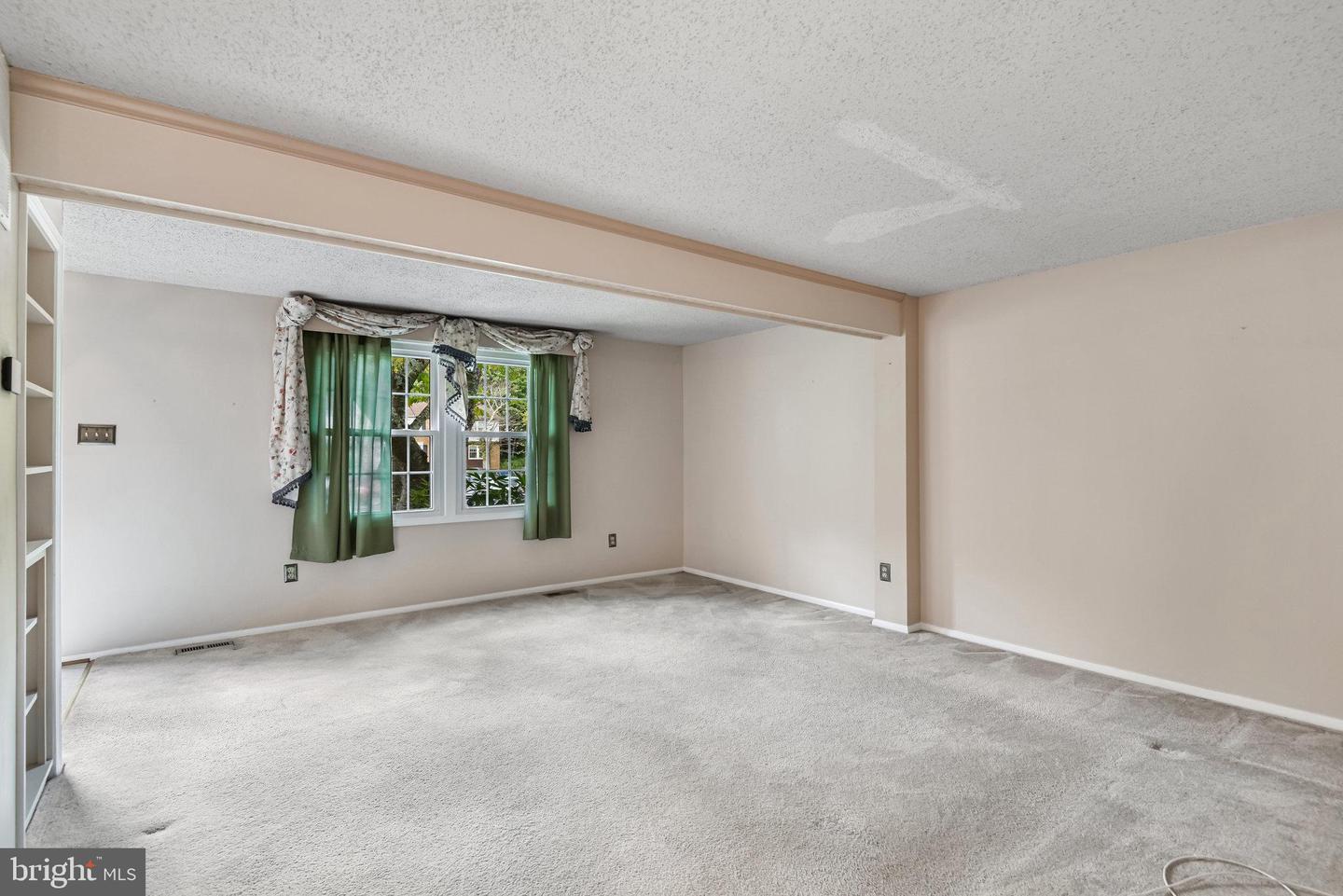 5825 HIGH BLUFF CT, BURKE, Virginia 22015, 3 Bedrooms Bedrooms, ,1 BathroomBathrooms,Residential,For sale,5825 HIGH BLUFF CT,VAFX2265826 MLS # VAFX2265826