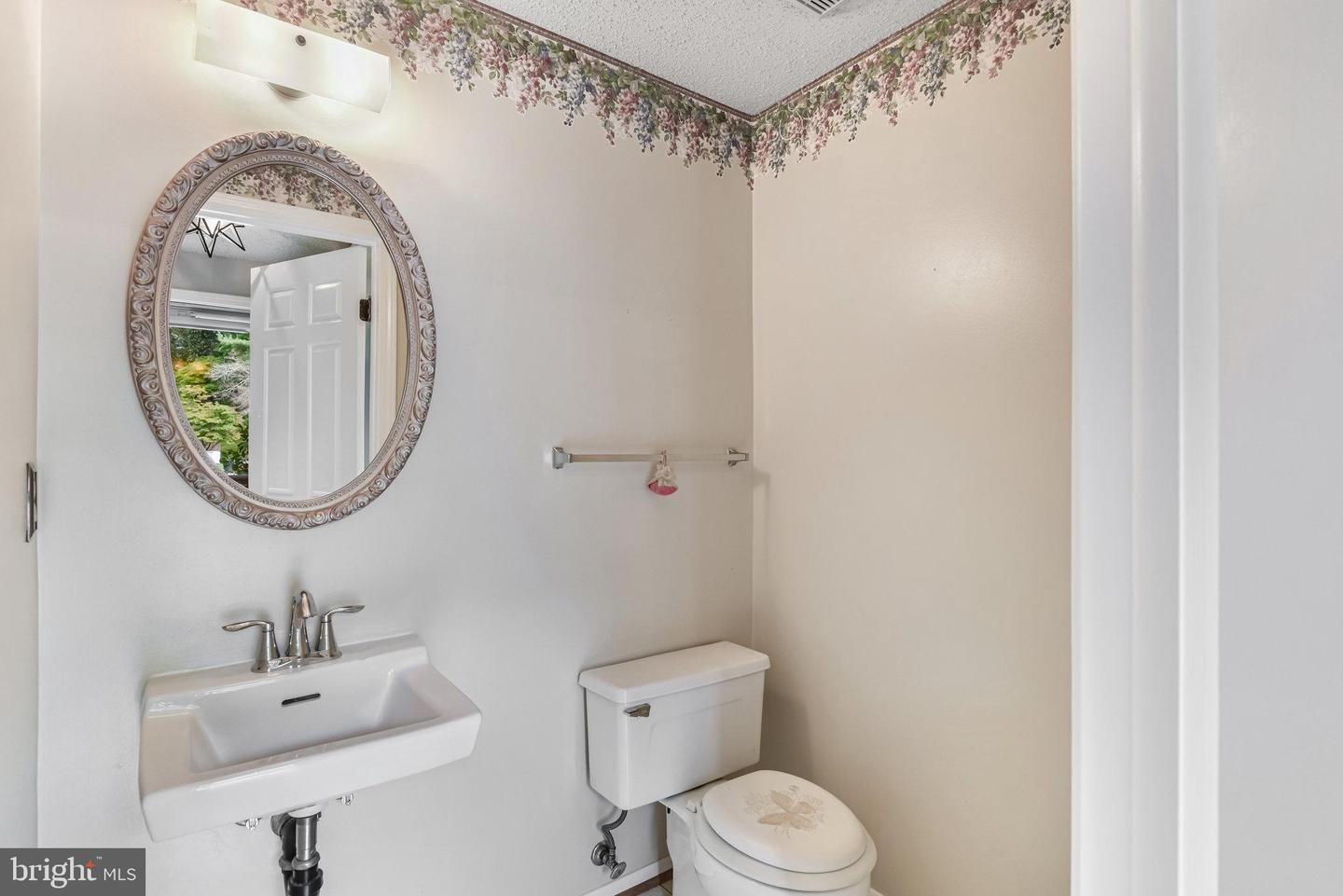 5825 HIGH BLUFF CT, BURKE, Virginia 22015, 3 Bedrooms Bedrooms, ,1 BathroomBathrooms,Residential,For sale,5825 HIGH BLUFF CT,VAFX2265826 MLS # VAFX2265826
