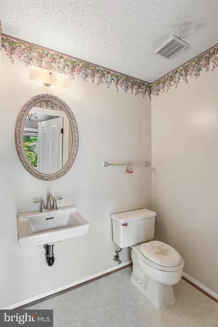 5825 HIGH BLUFF CT, BURKE, Virginia 22015, 3 Bedrooms Bedrooms, ,1 BathroomBathrooms,Residential,For sale,5825 HIGH BLUFF CT,VAFX2265826 MLS # VAFX2265826