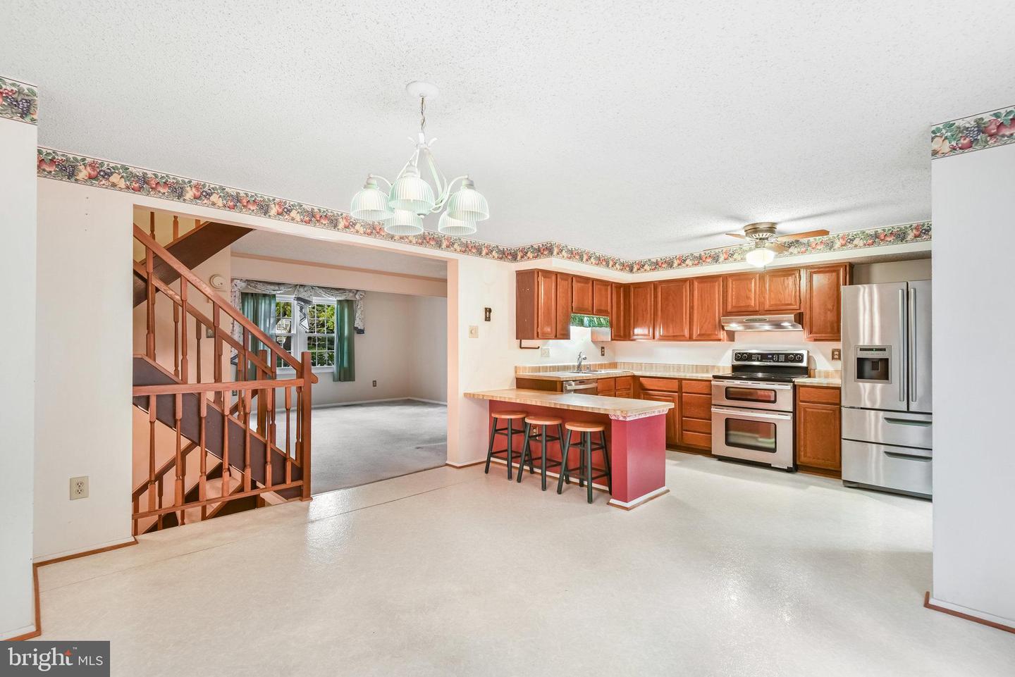 5825 HIGH BLUFF CT, BURKE, Virginia 22015, 3 Bedrooms Bedrooms, ,1 BathroomBathrooms,Residential,For sale,5825 HIGH BLUFF CT,VAFX2265826 MLS # VAFX2265826