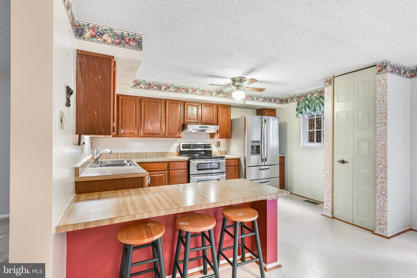 5825 HIGH BLUFF CT, BURKE, Virginia 22015, 3 Bedrooms Bedrooms, ,1 BathroomBathrooms,Residential,For sale,5825 HIGH BLUFF CT,VAFX2265826 MLS # VAFX2265826