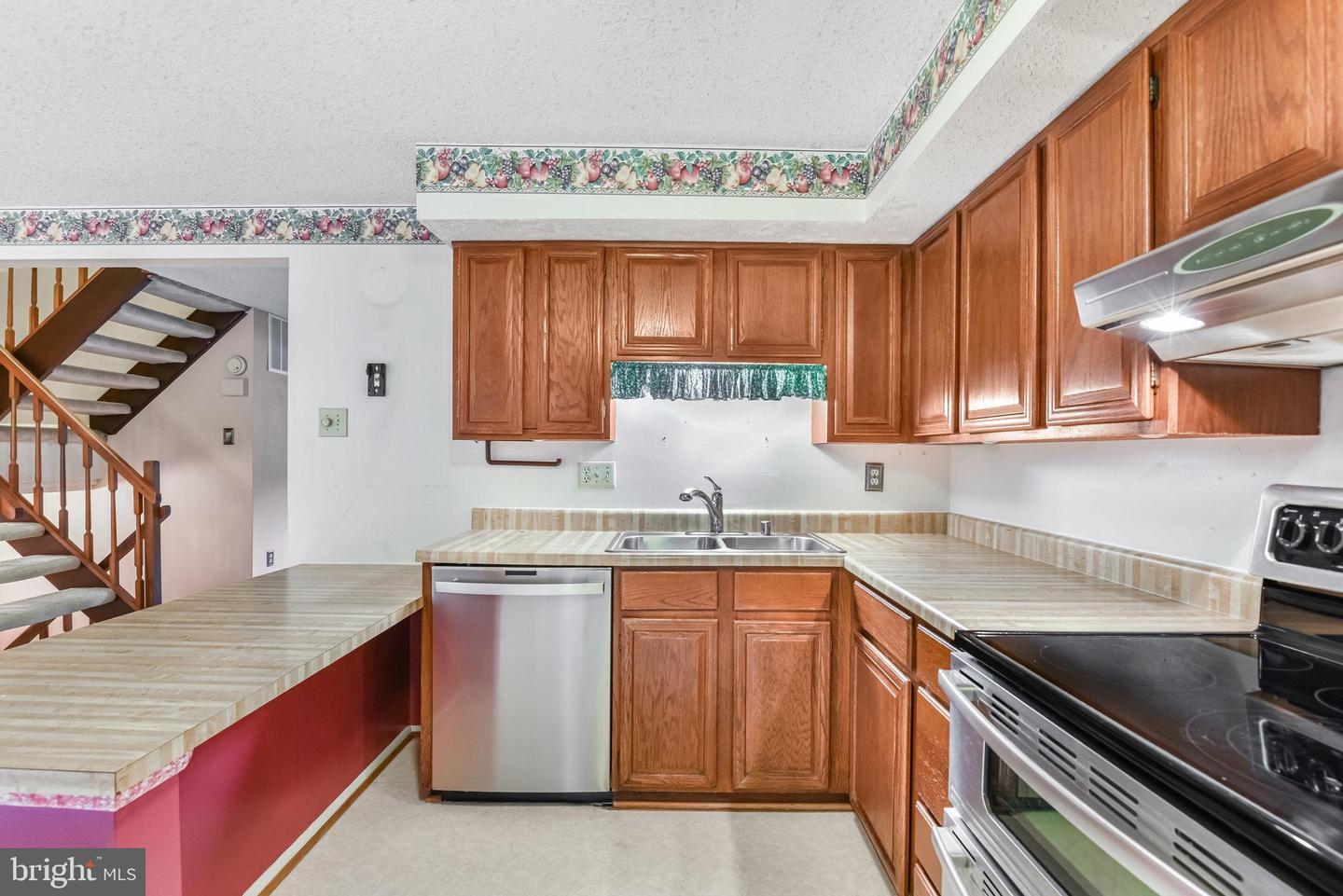 5825 HIGH BLUFF CT, BURKE, Virginia 22015, 3 Bedrooms Bedrooms, ,1 BathroomBathrooms,Residential,For sale,5825 HIGH BLUFF CT,VAFX2265826 MLS # VAFX2265826
