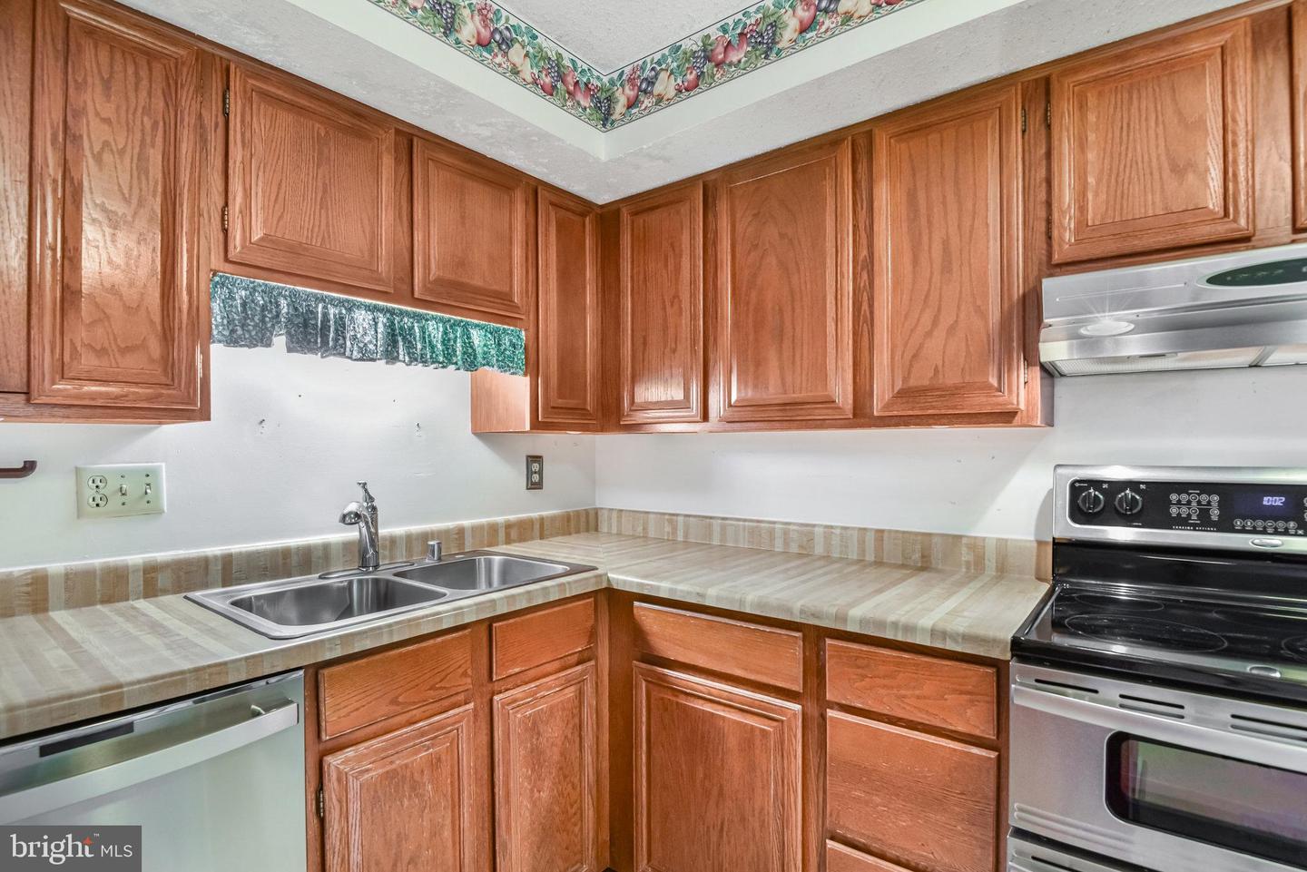 5825 HIGH BLUFF CT, BURKE, Virginia 22015, 3 Bedrooms Bedrooms, ,1 BathroomBathrooms,Residential,For sale,5825 HIGH BLUFF CT,VAFX2265826 MLS # VAFX2265826